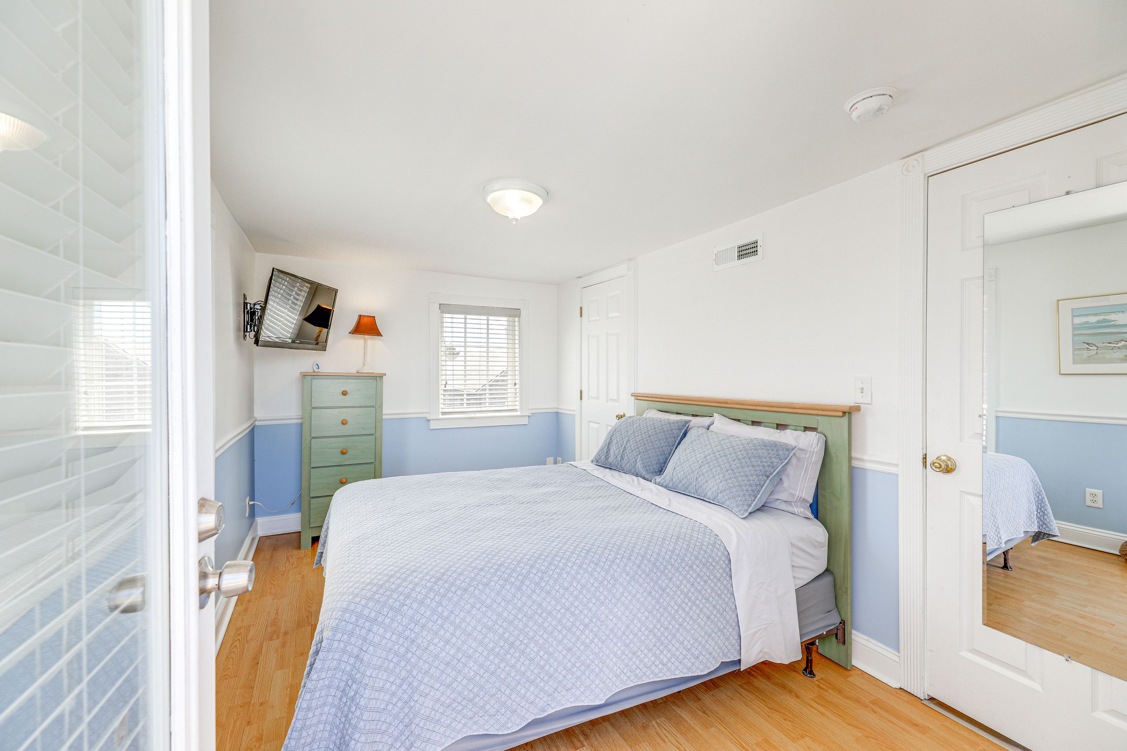Bedroom 3 | 2nd Floor | Queen Bed | Flat-Screen TV