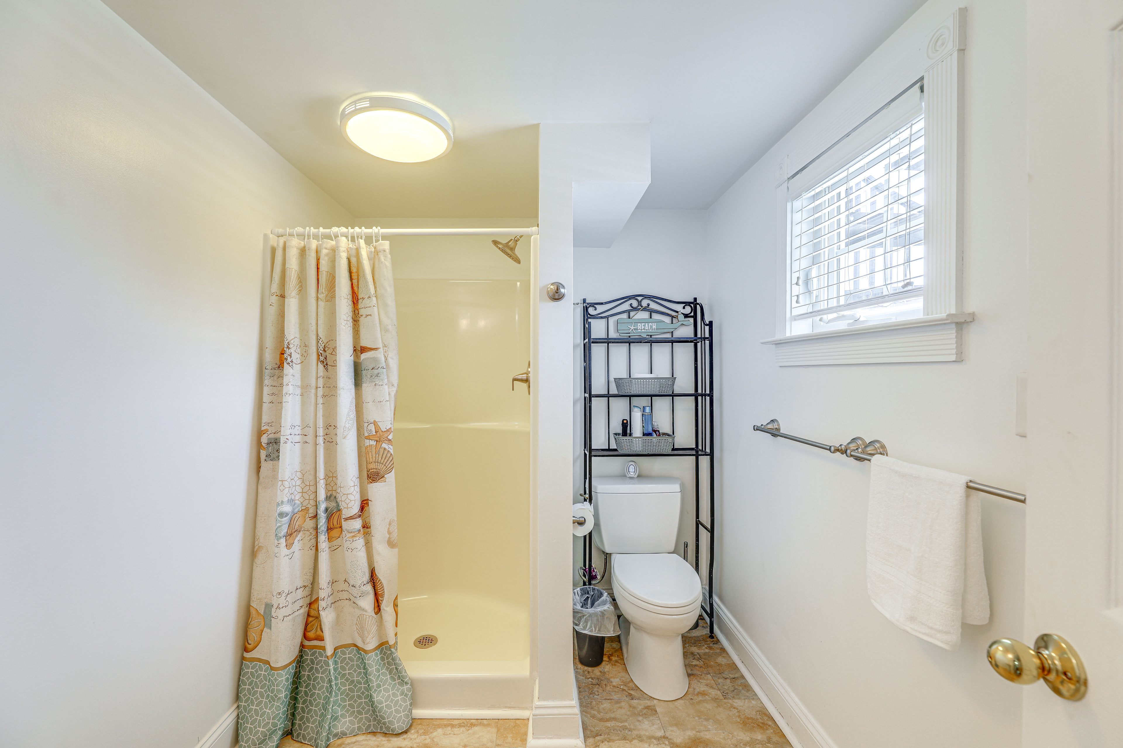 Full Bathroom | 2nd Floor