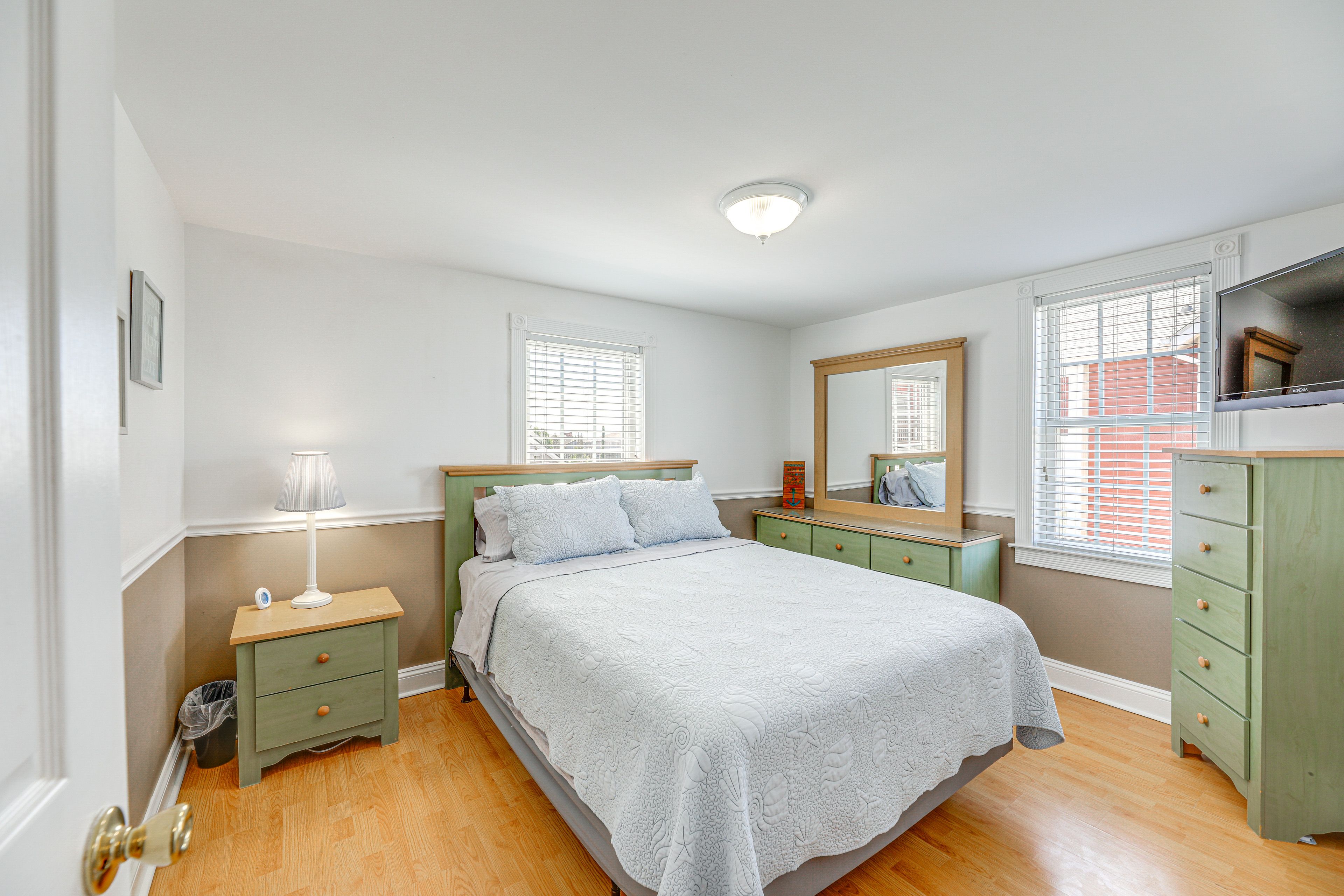 Bedroom 4 | 2nd Floor | Queen Bed | Flat-Screen TV