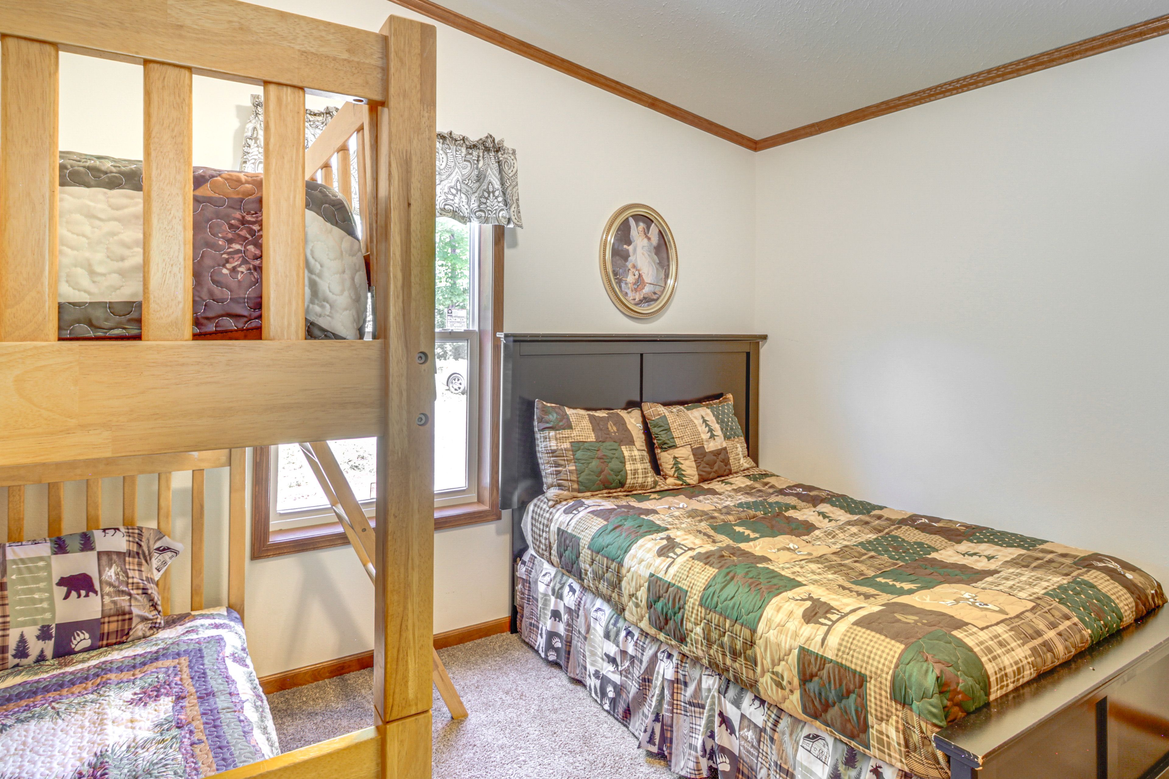 Bedroom 2 | Queen Bed | Twin Bunk Bed