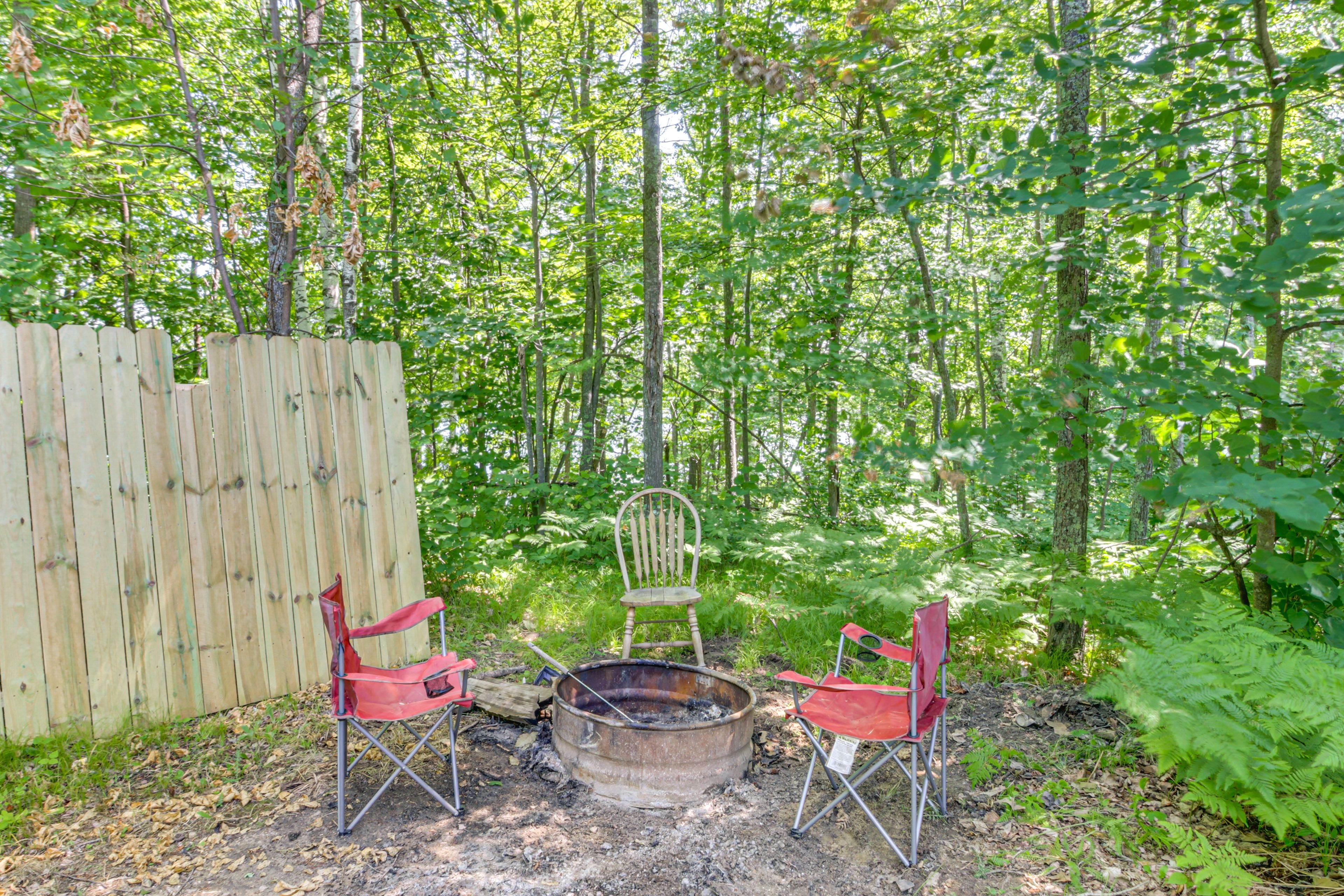 Cabin Exterior | Fire Pit