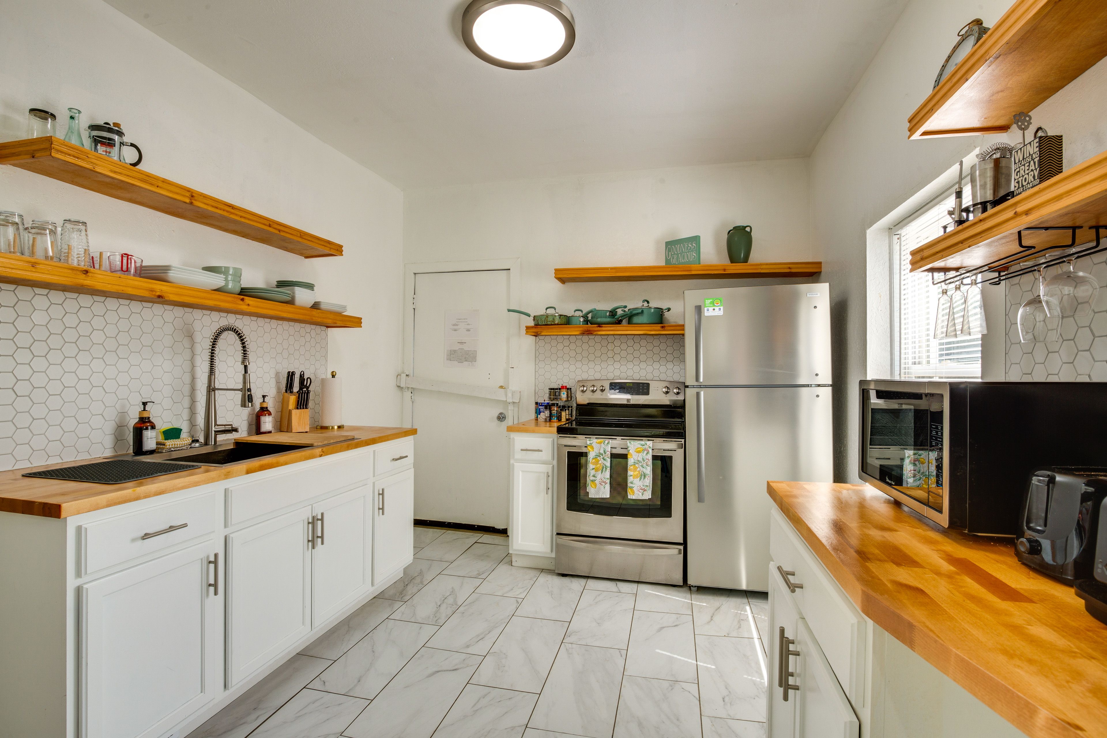 Kitchen | Keurig K-Duo | Toaster | Microwave