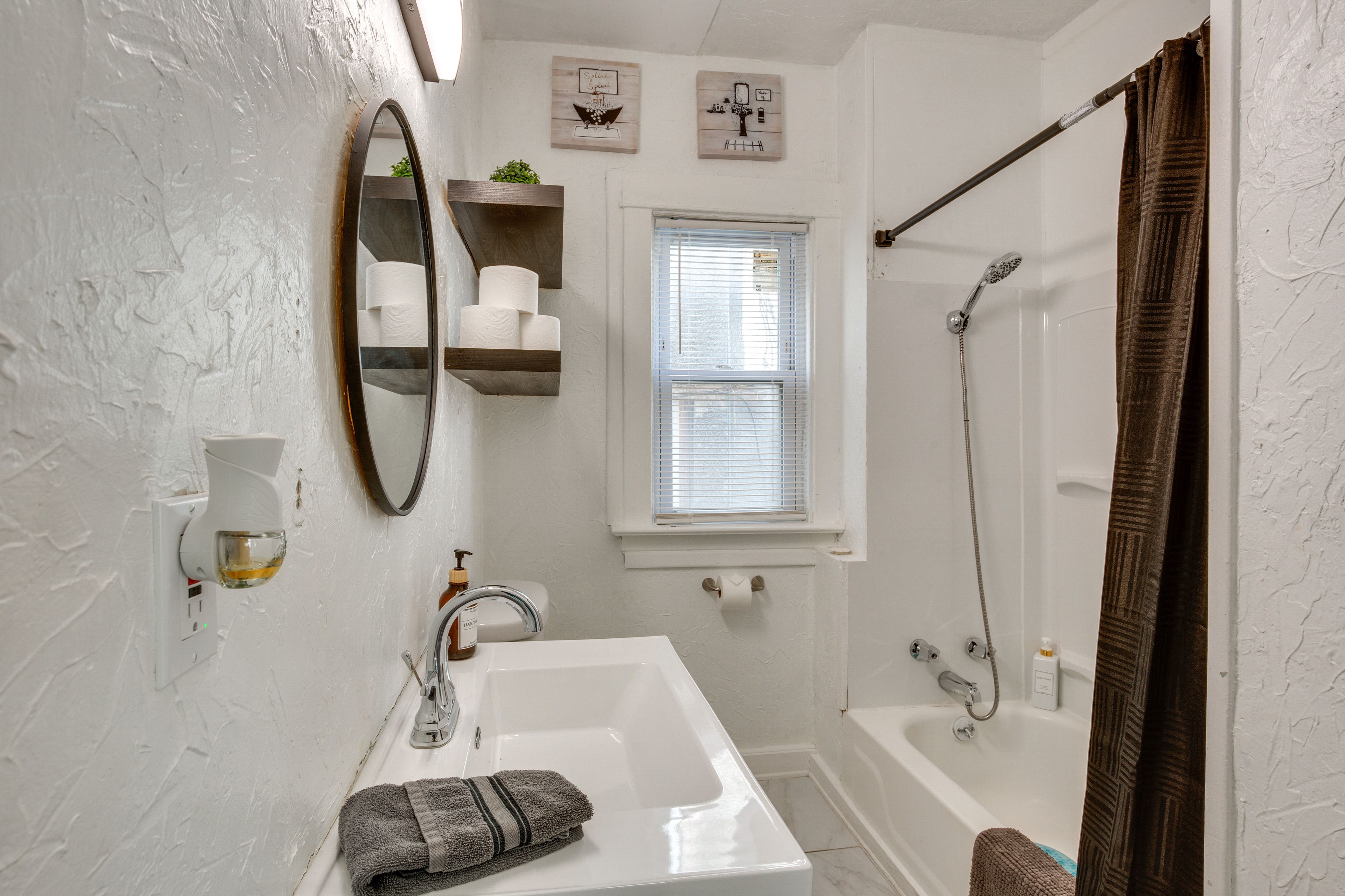 Full Bathroom