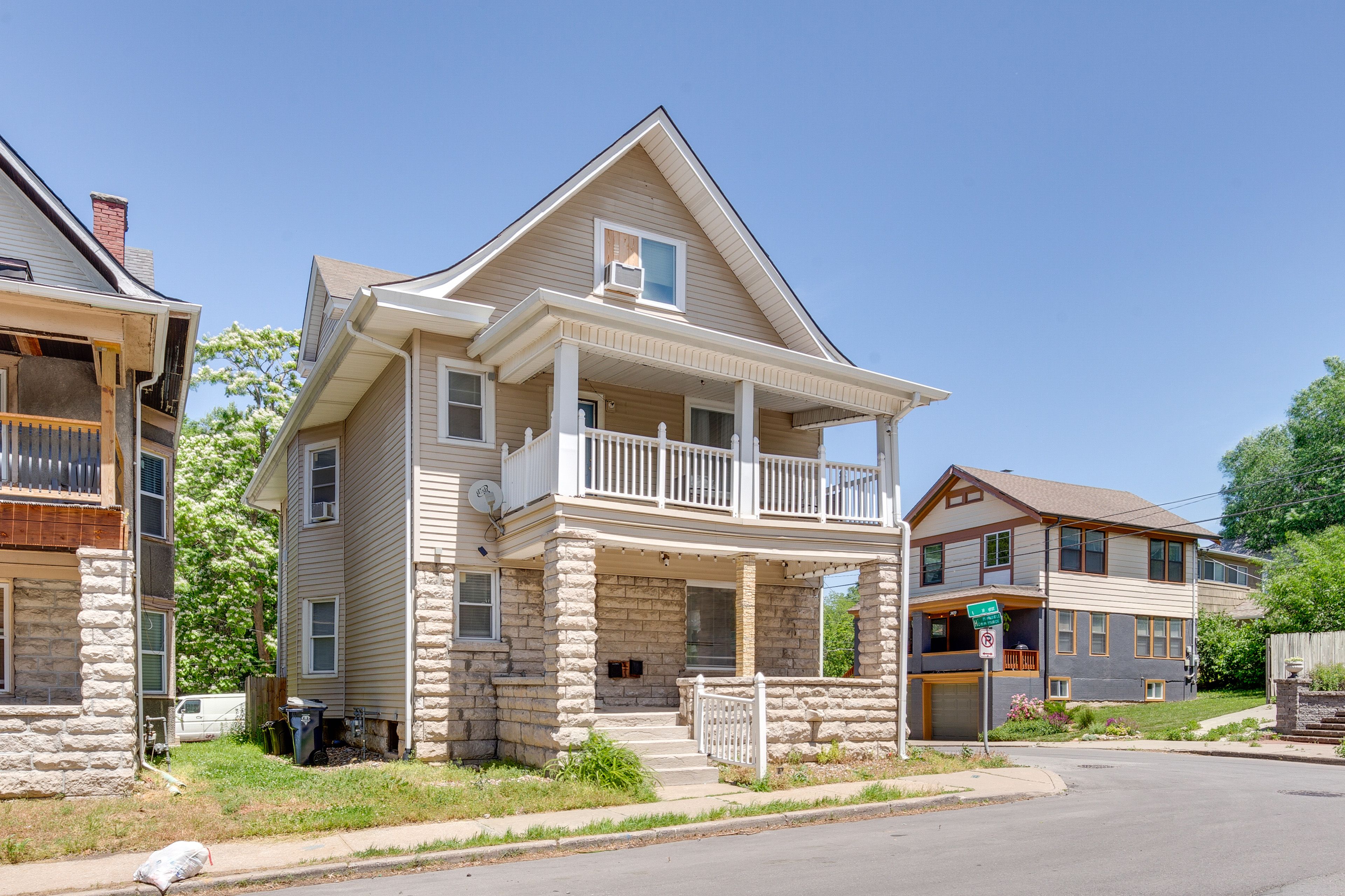 Property Exterior | Free Street Parking | 1st-Floor Unit