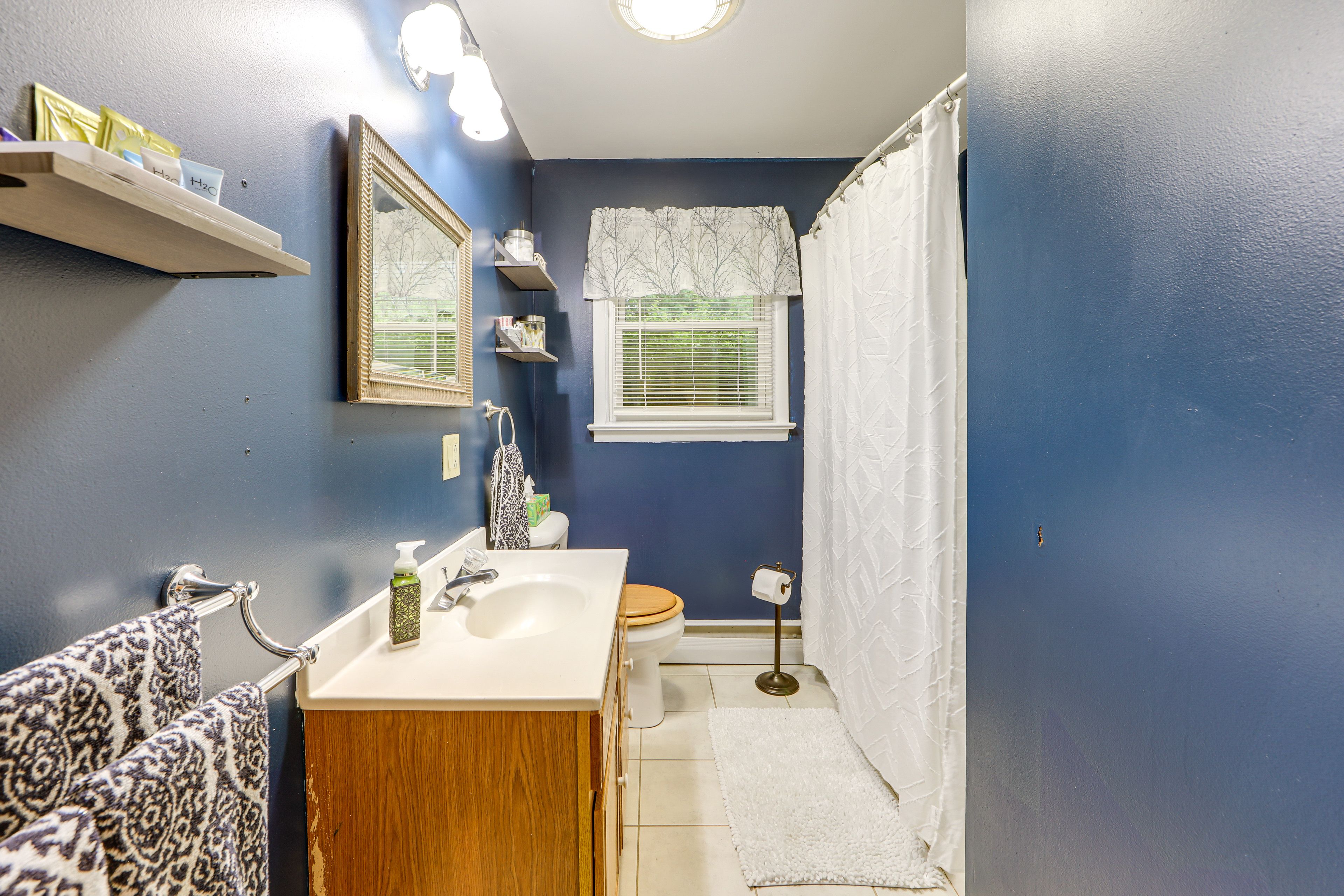 Full Bathroom | Towels & Linens Provided