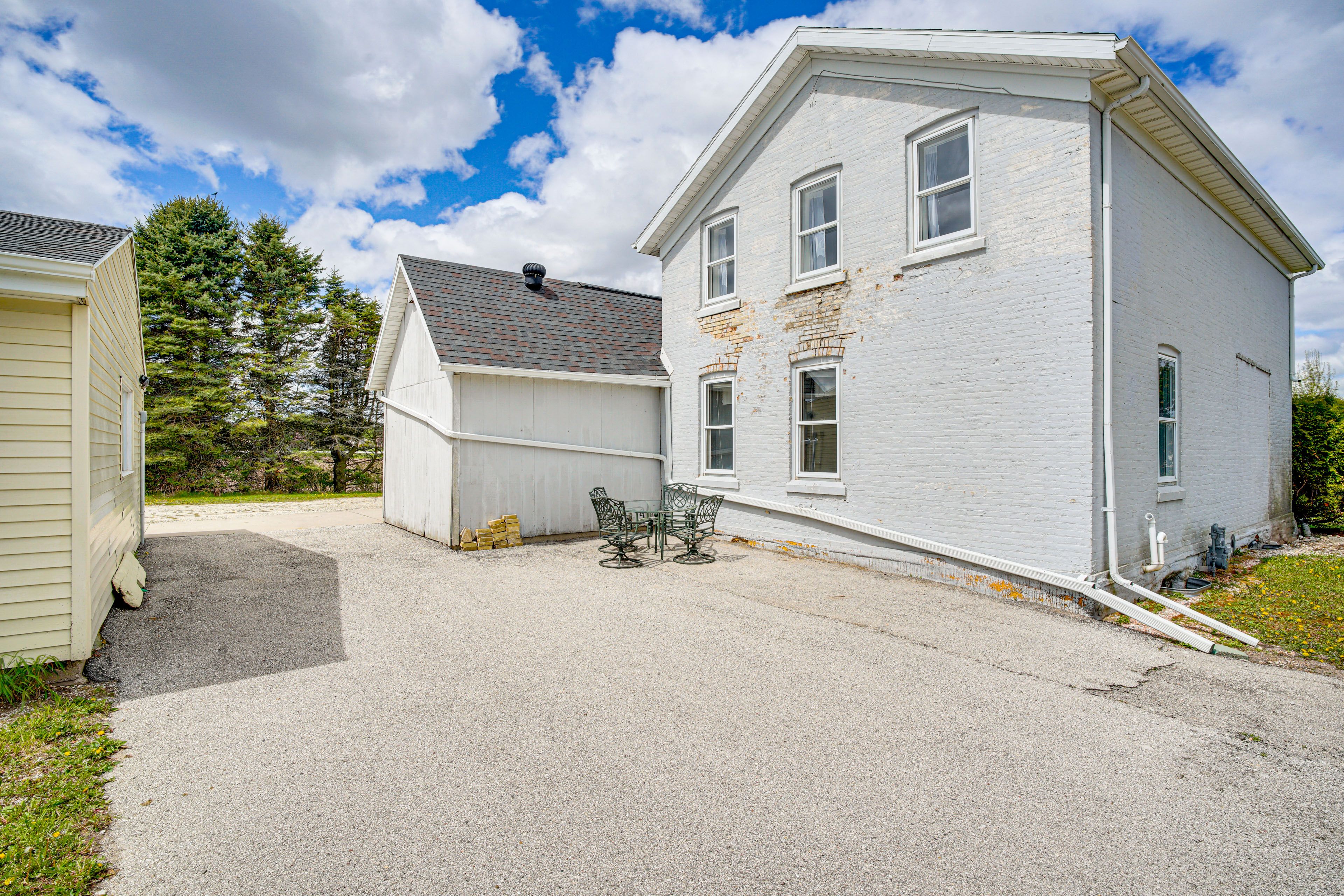 Exterior | Driveway (8 Vehicles) | RV/Trailer Parking Allowed