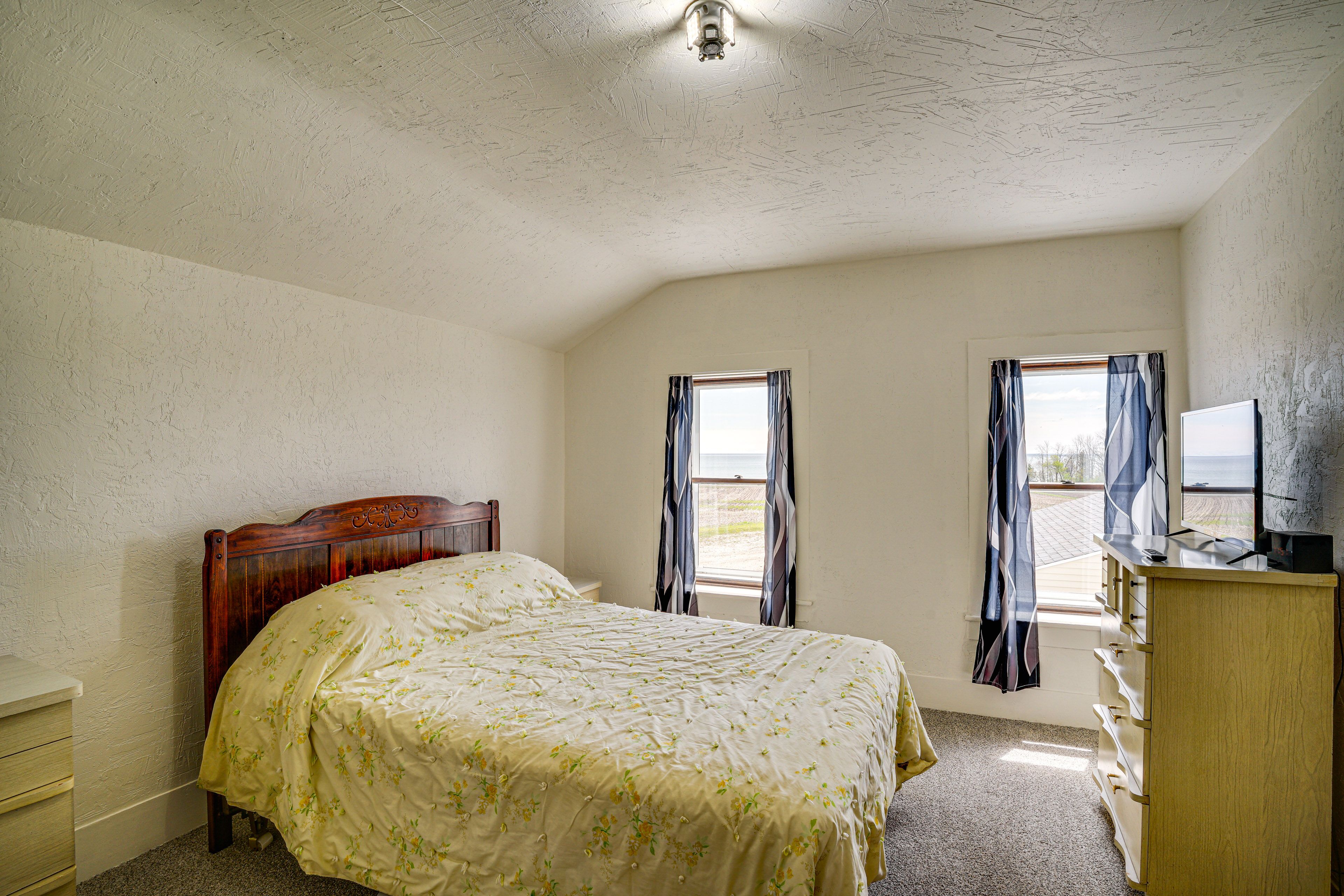 Bedroom 2 | Queen Bed | 2nd Floor