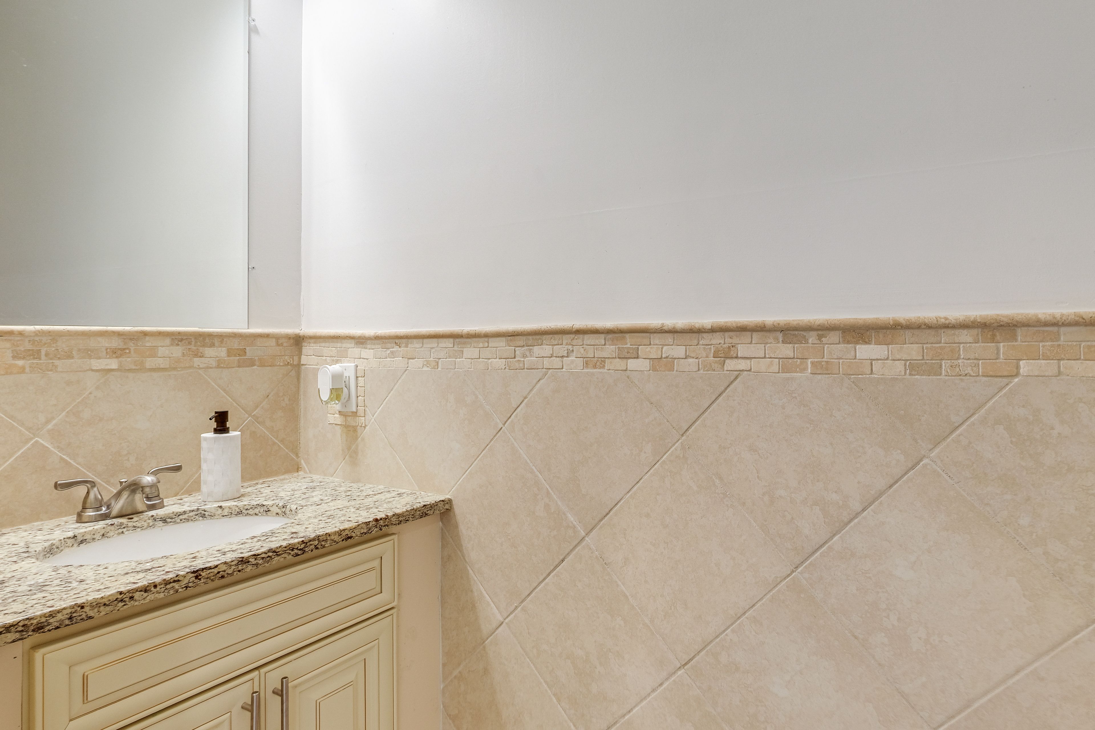 Half Bathroom | 1st Floor