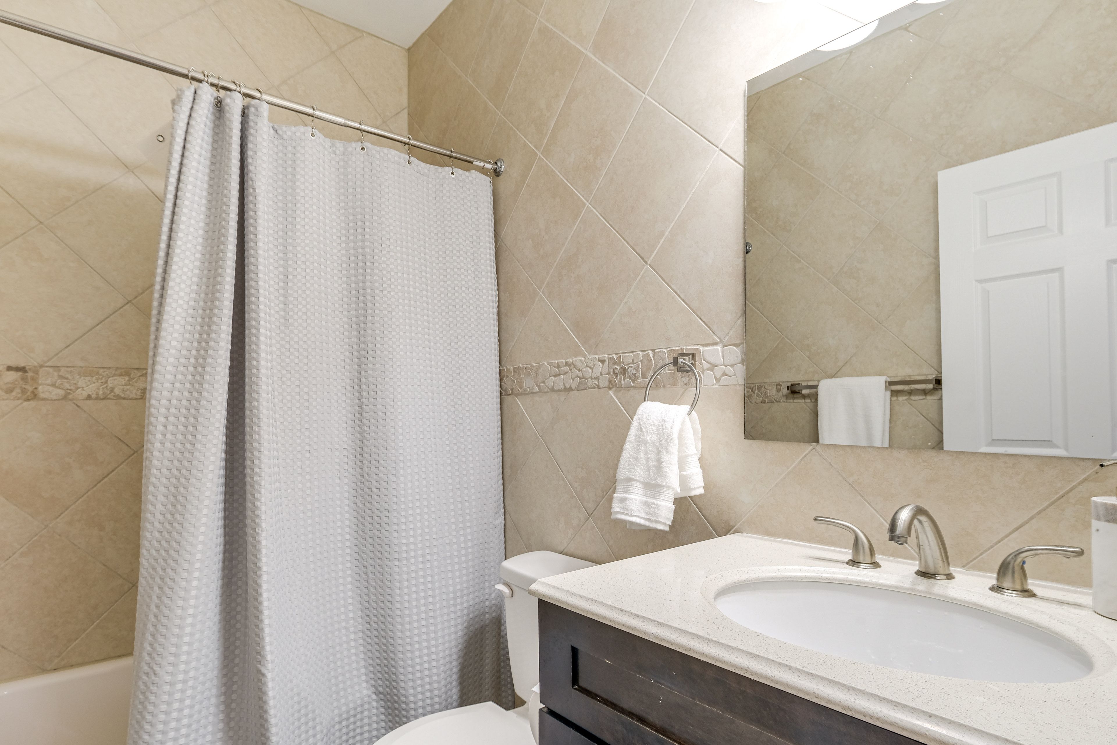 Full Bathroom | 3rd Floor