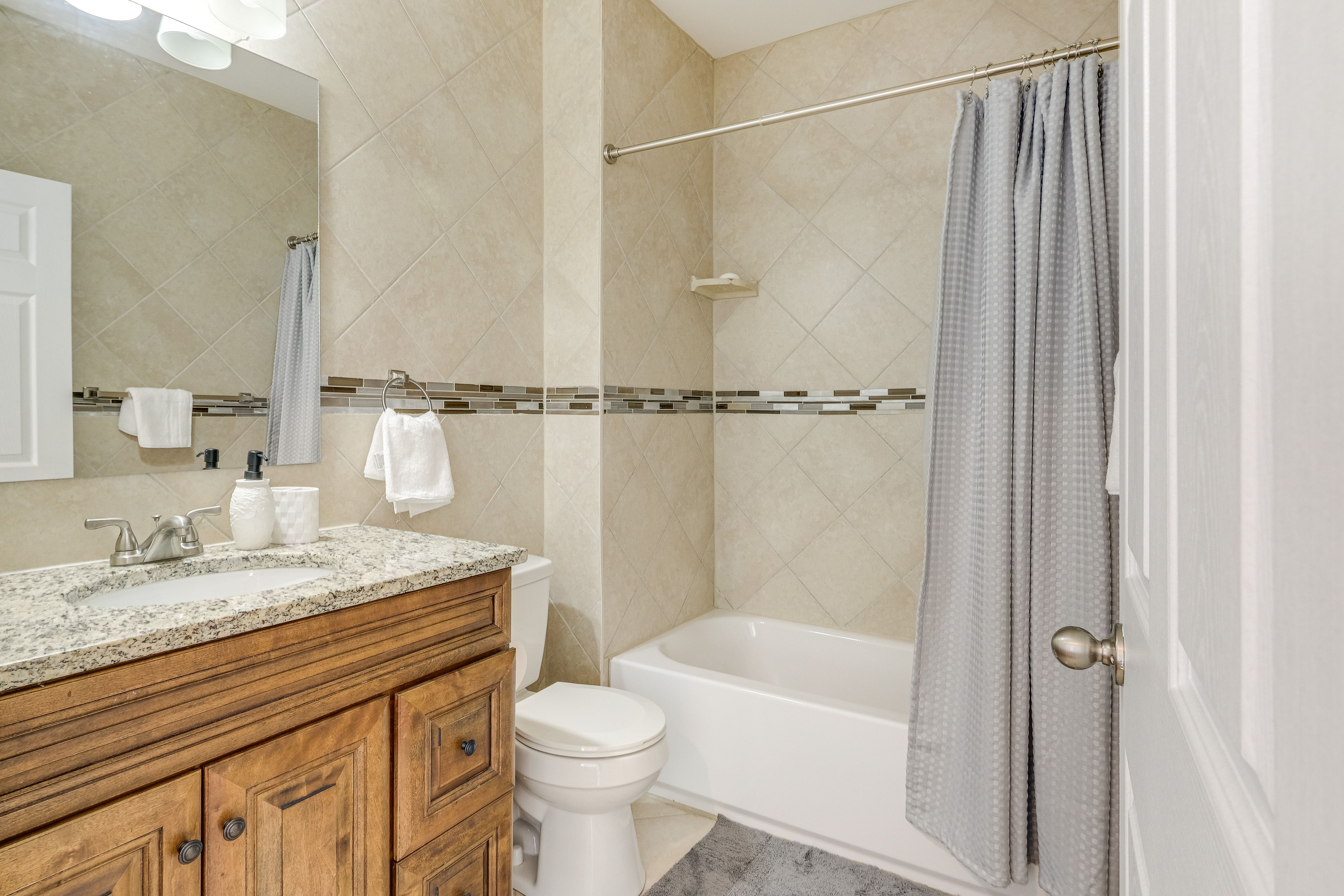 Full Bathroom | 3rd Floor
