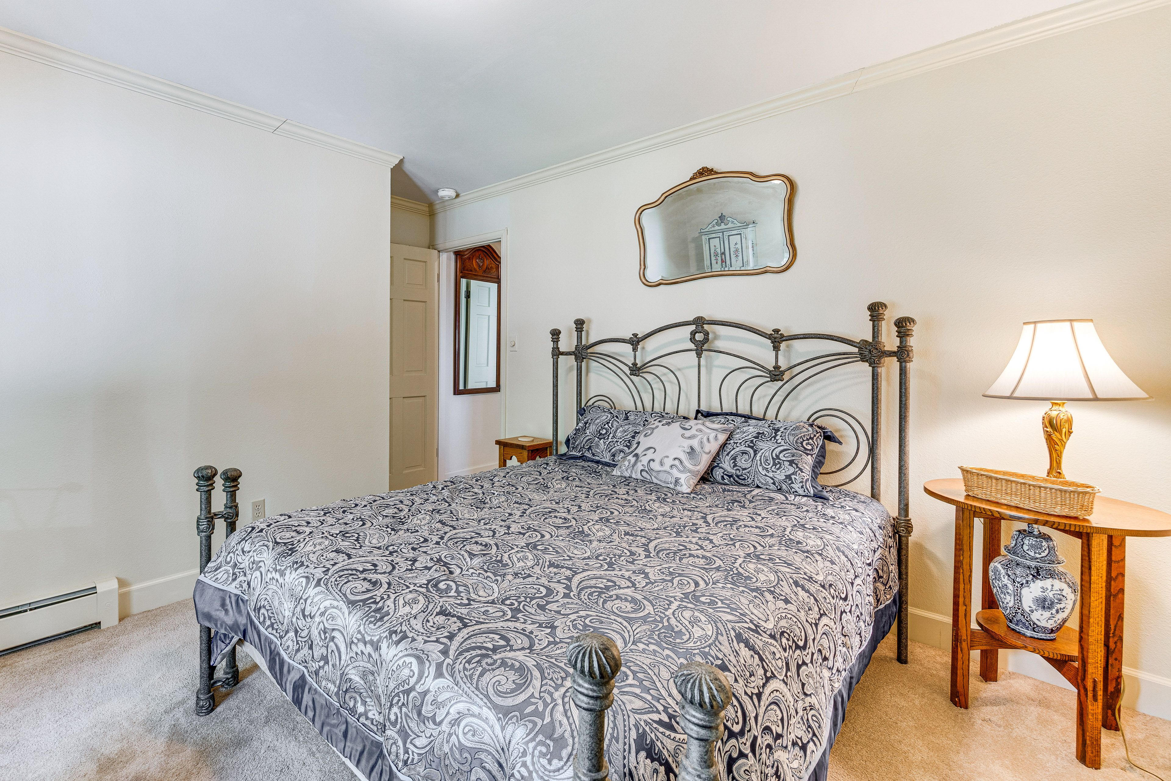 Bedroom 2 | Queen Bed
