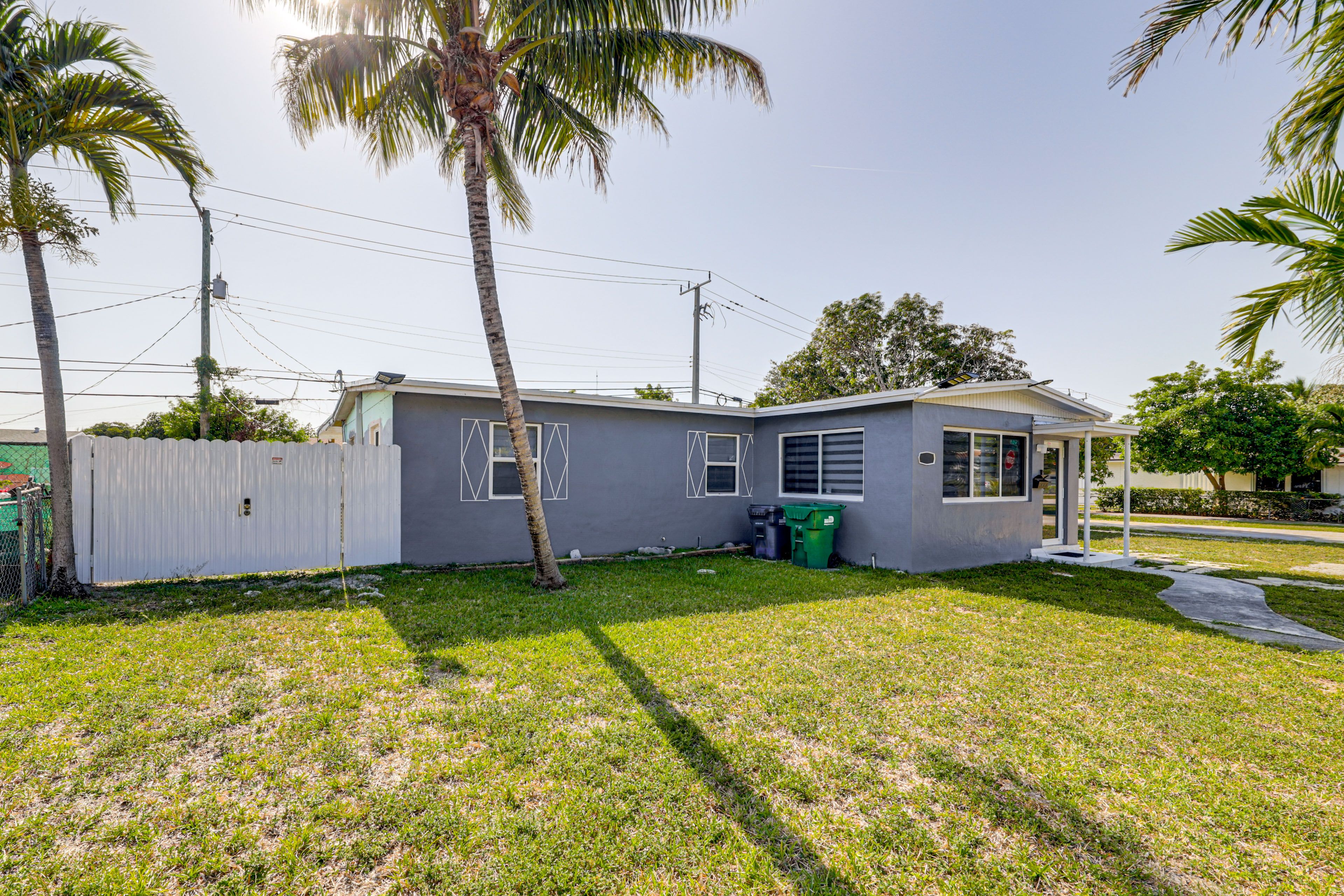 Home Exterior | Self Check-In | 7 Mi to Sunny Isles Beach