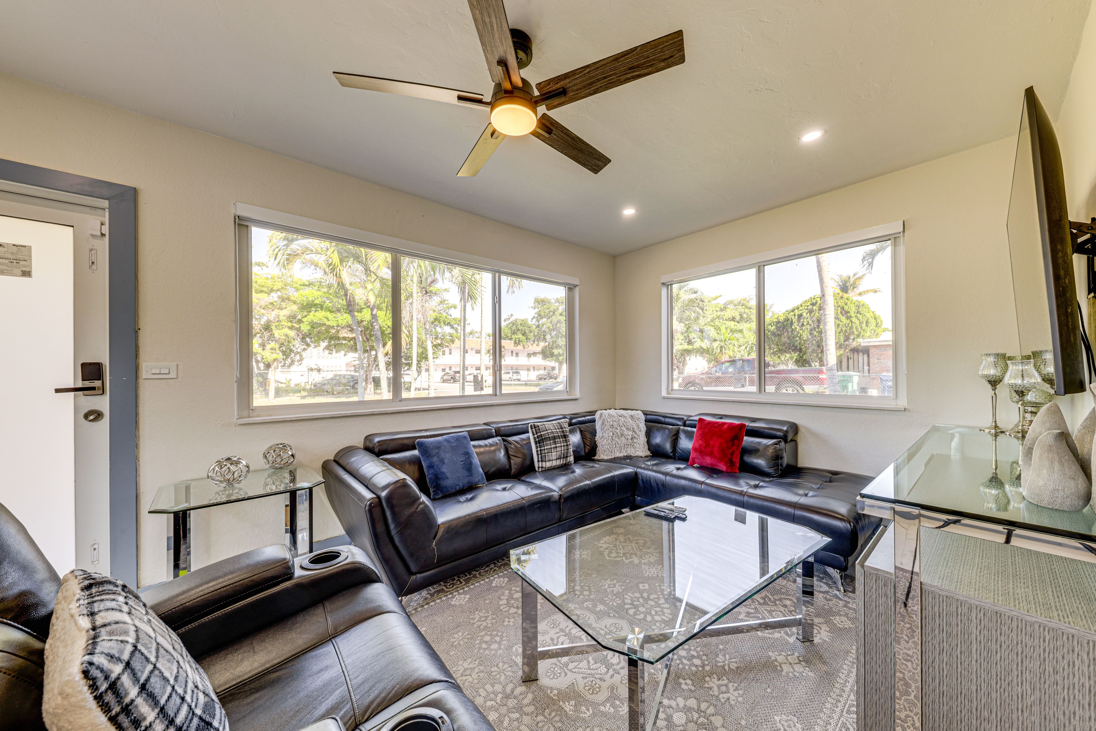 Living Room | 65” Smart TV | Free WiFi | Electric Fireplace