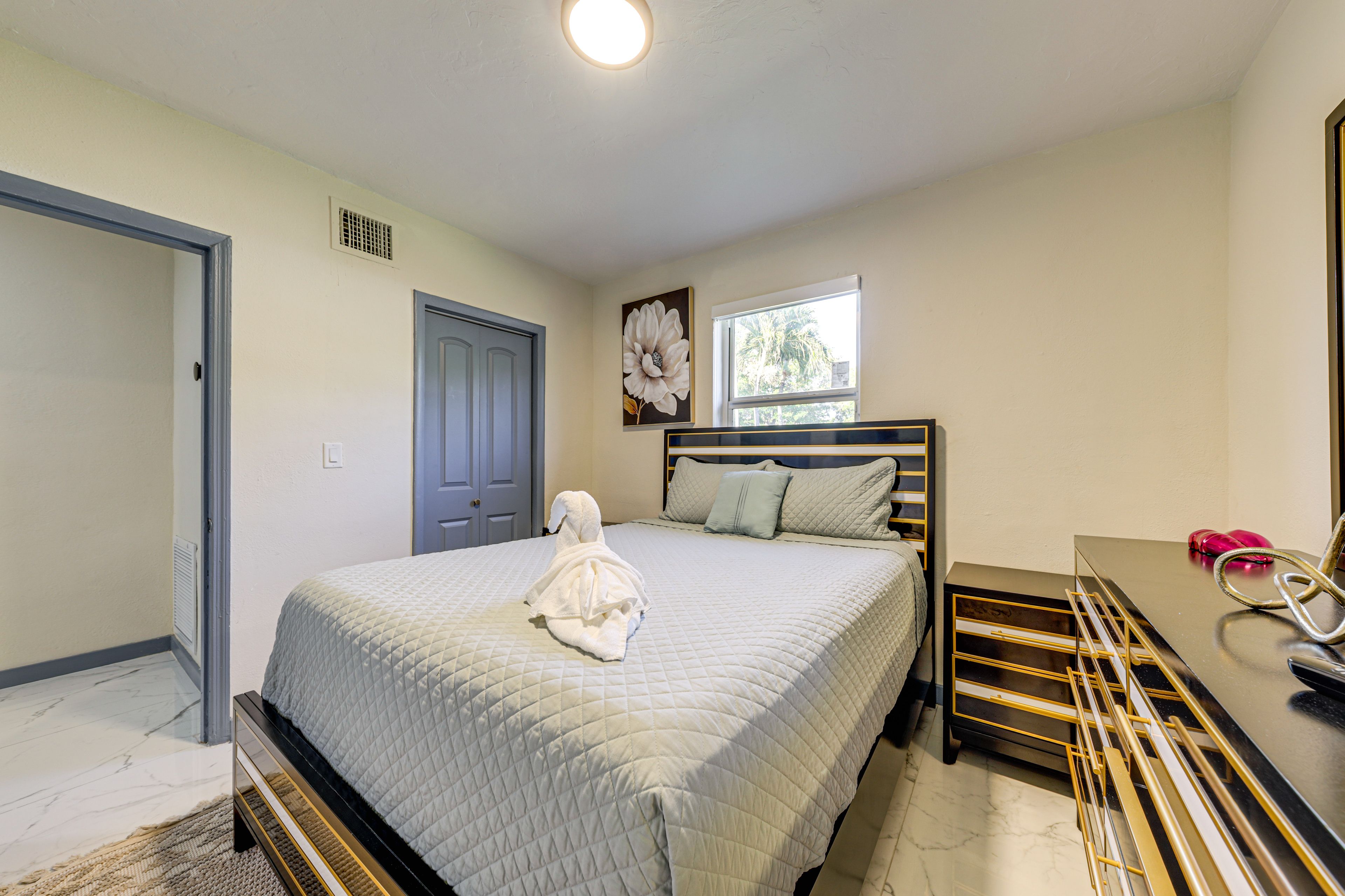 Bedroom 3 | Queen Bed | 40” Smart TV