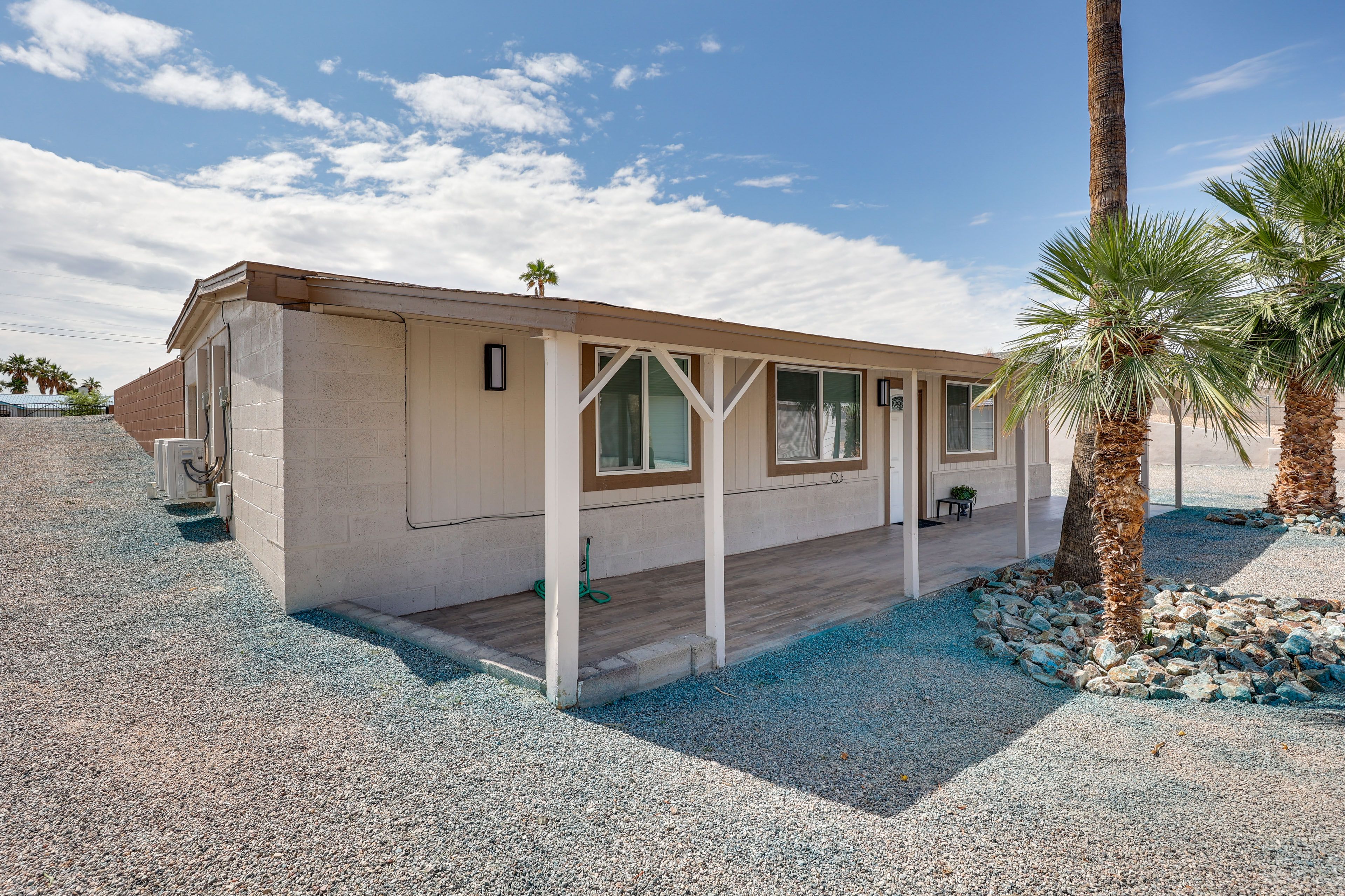 Bullhead City Vacation Rental | 2BR | 1BA | 750 Sq Ft | 1 Step Required