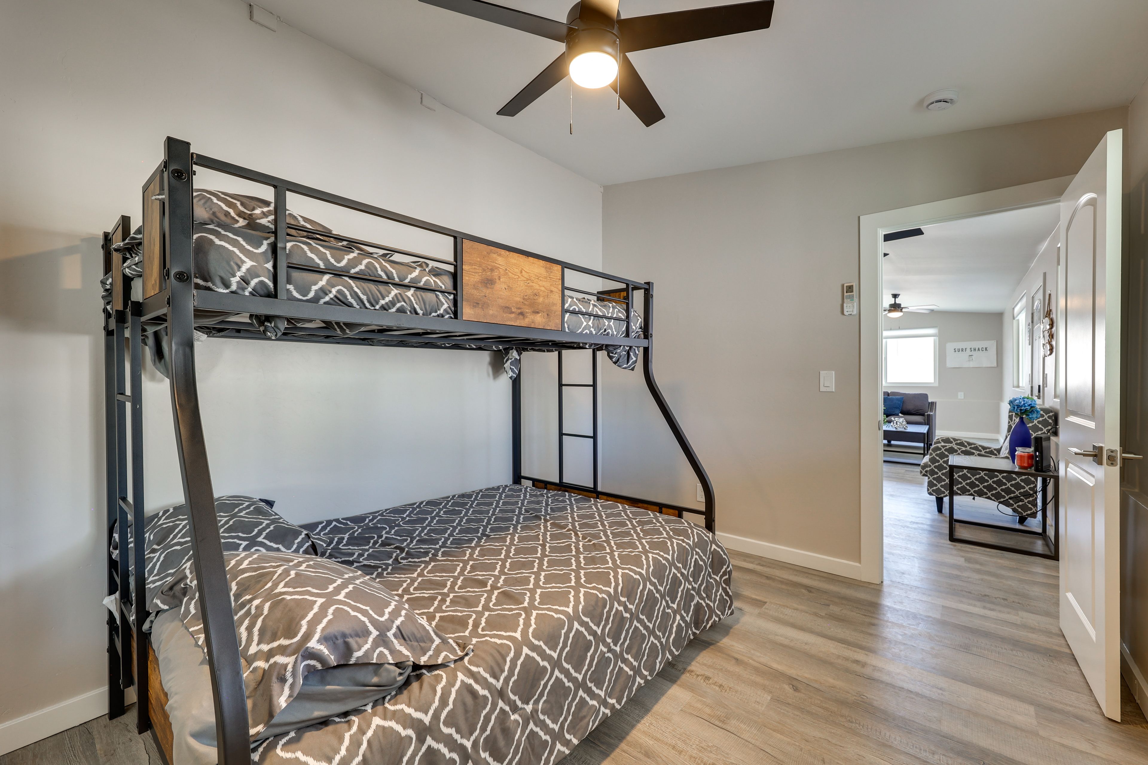 Bedroom 2 | Twin/Full Bunk Bed