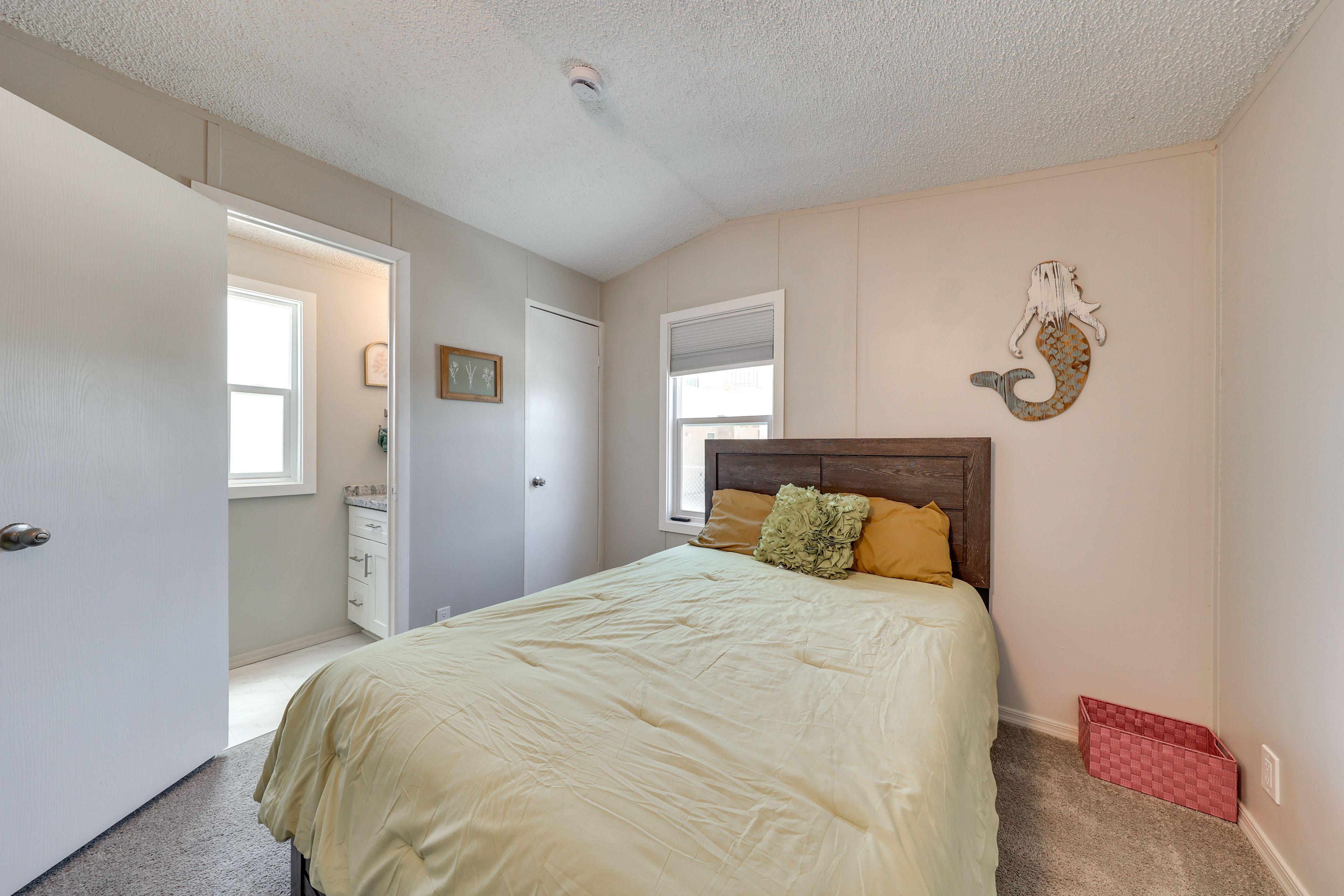 Bedroom 2 | Queen Bed