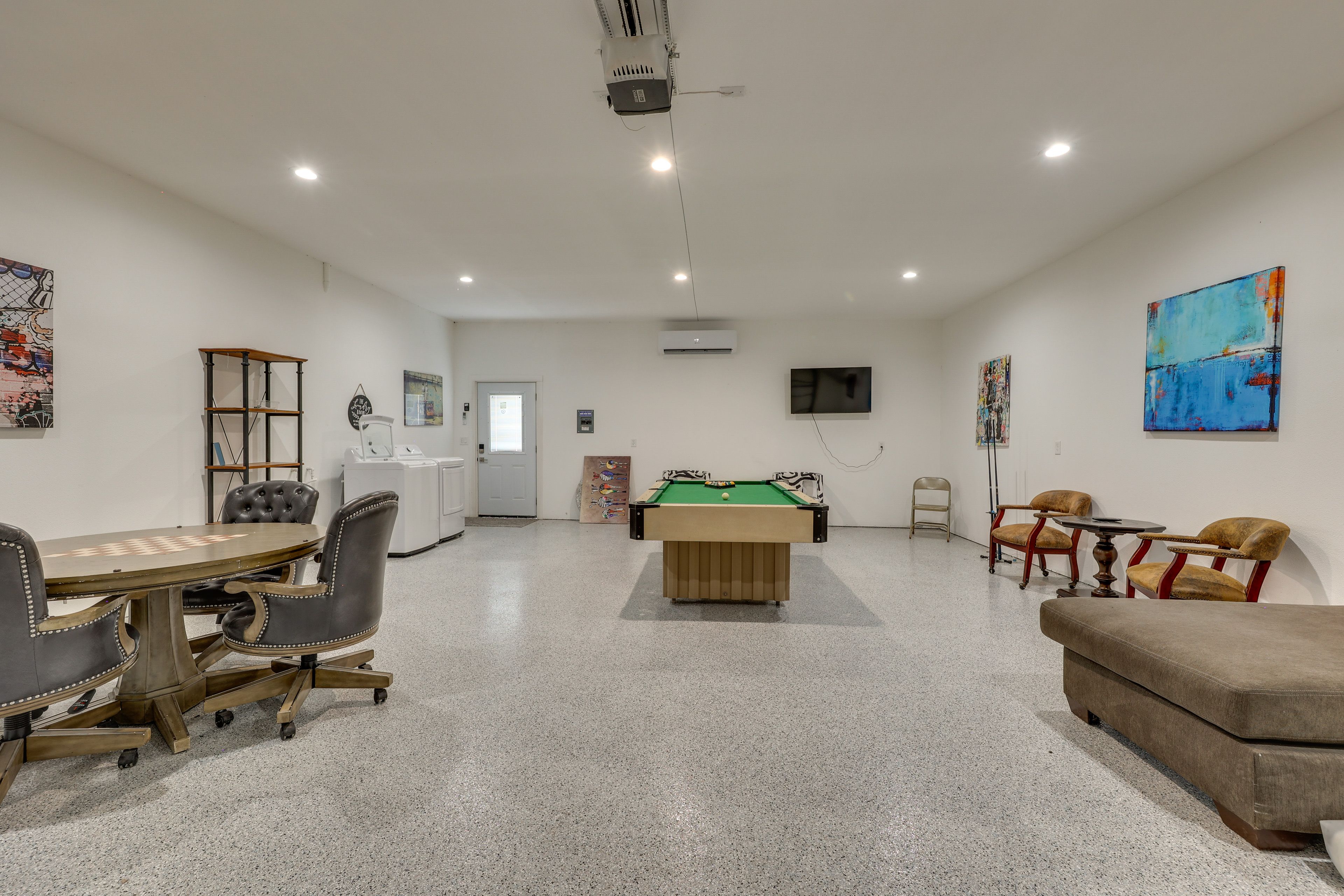 Shared Game Room | Pool Table