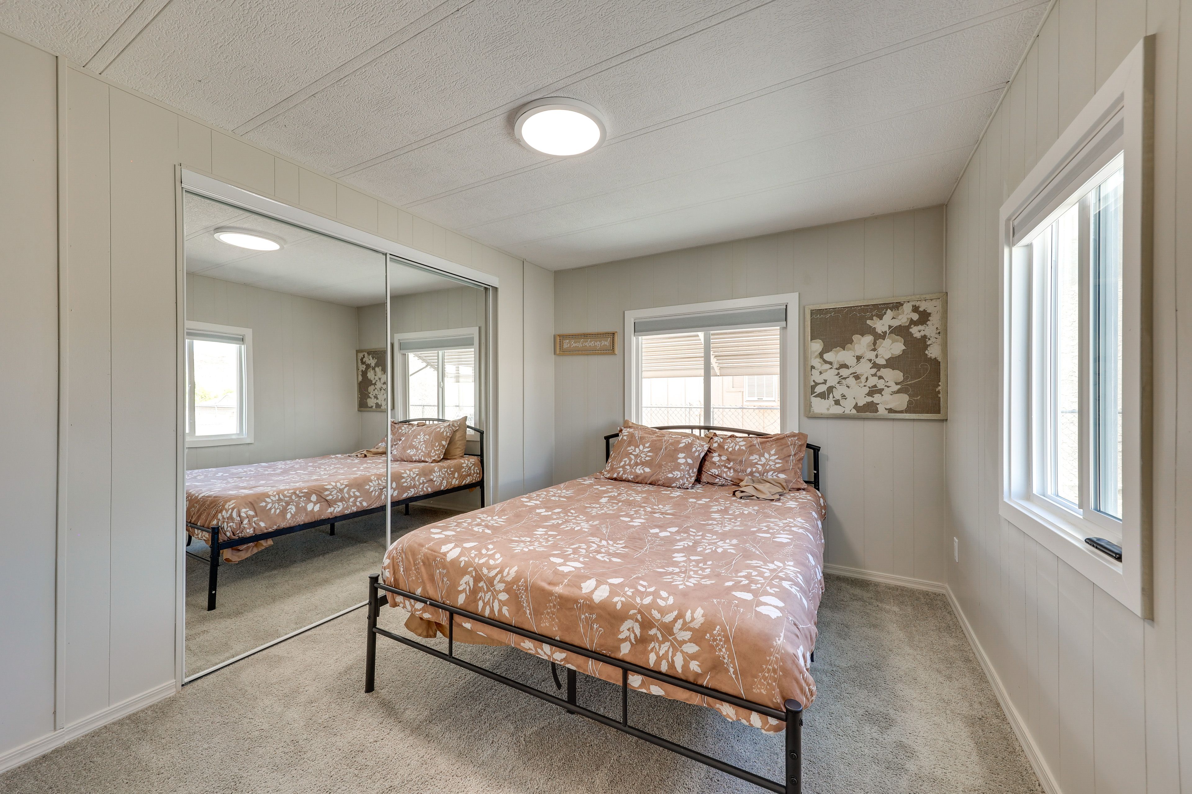 Bedroom 1 | Queen Bed