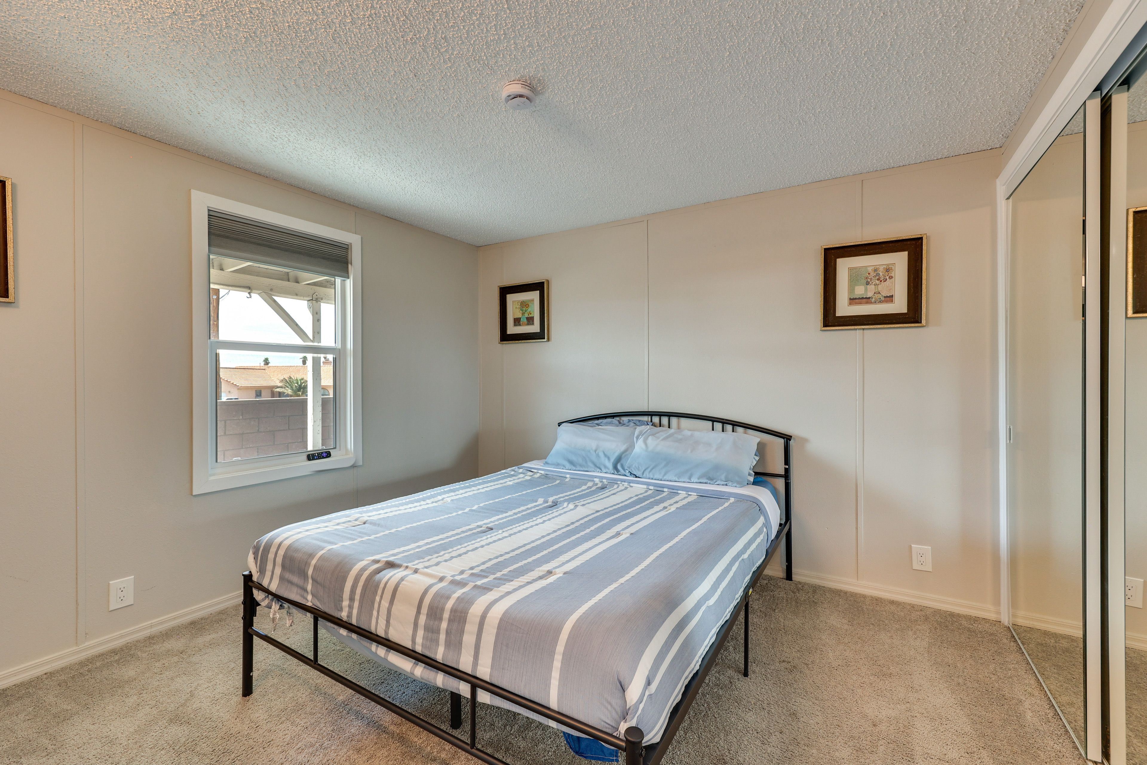 Bedroom 1 | Queen Bed