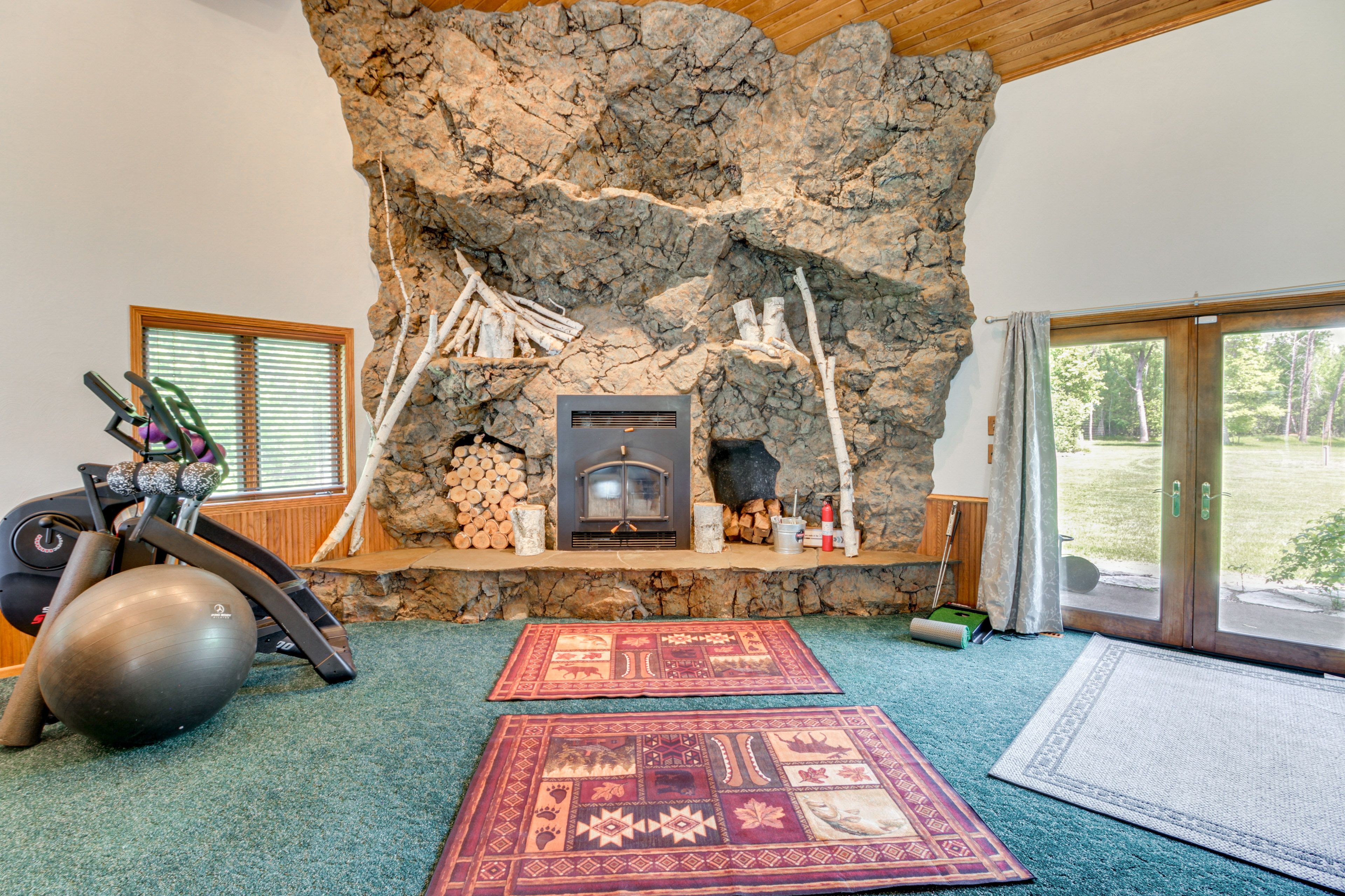 Fireplace (Decorative Only)