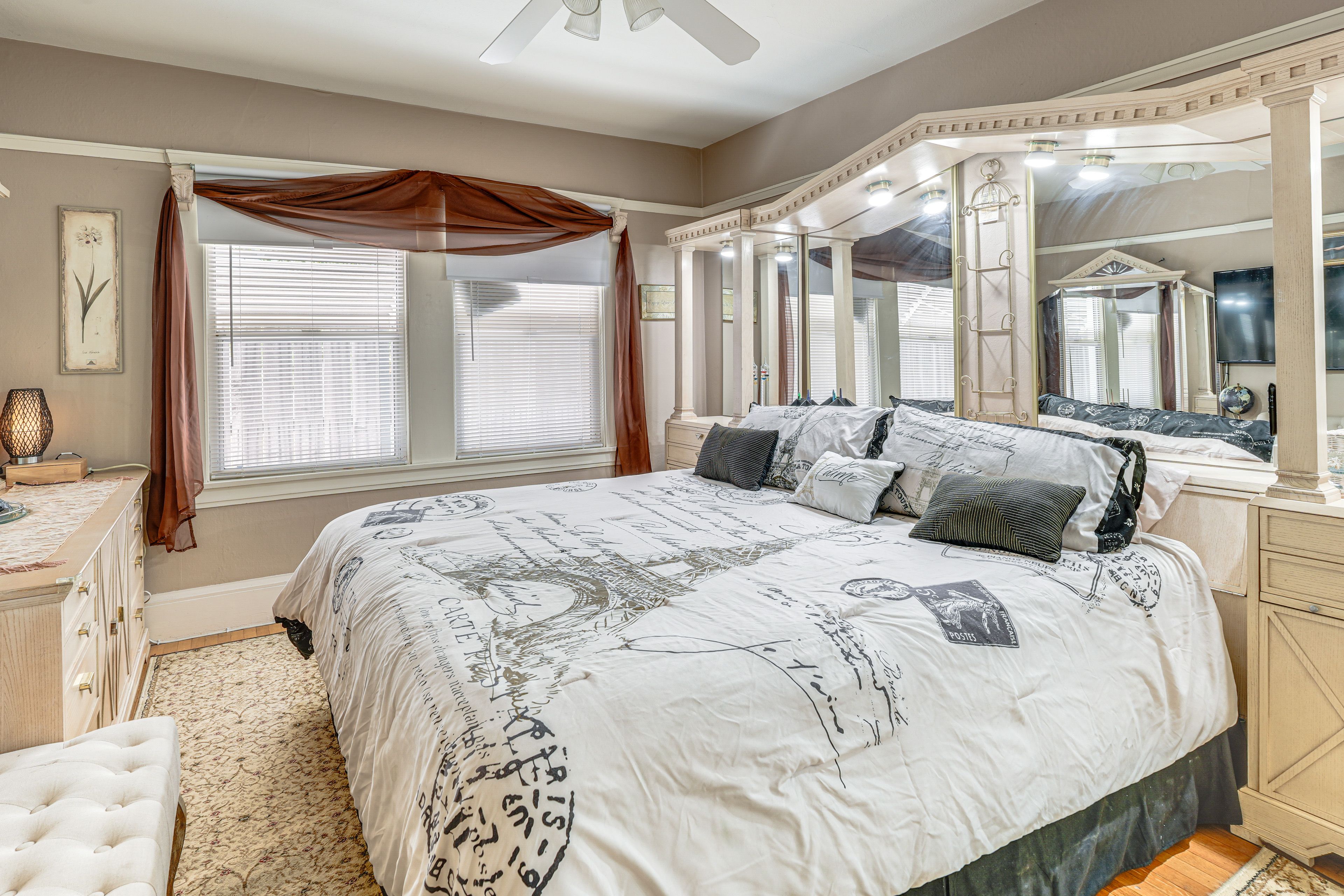 Bedroom 1 | King Bed | Linens Provided