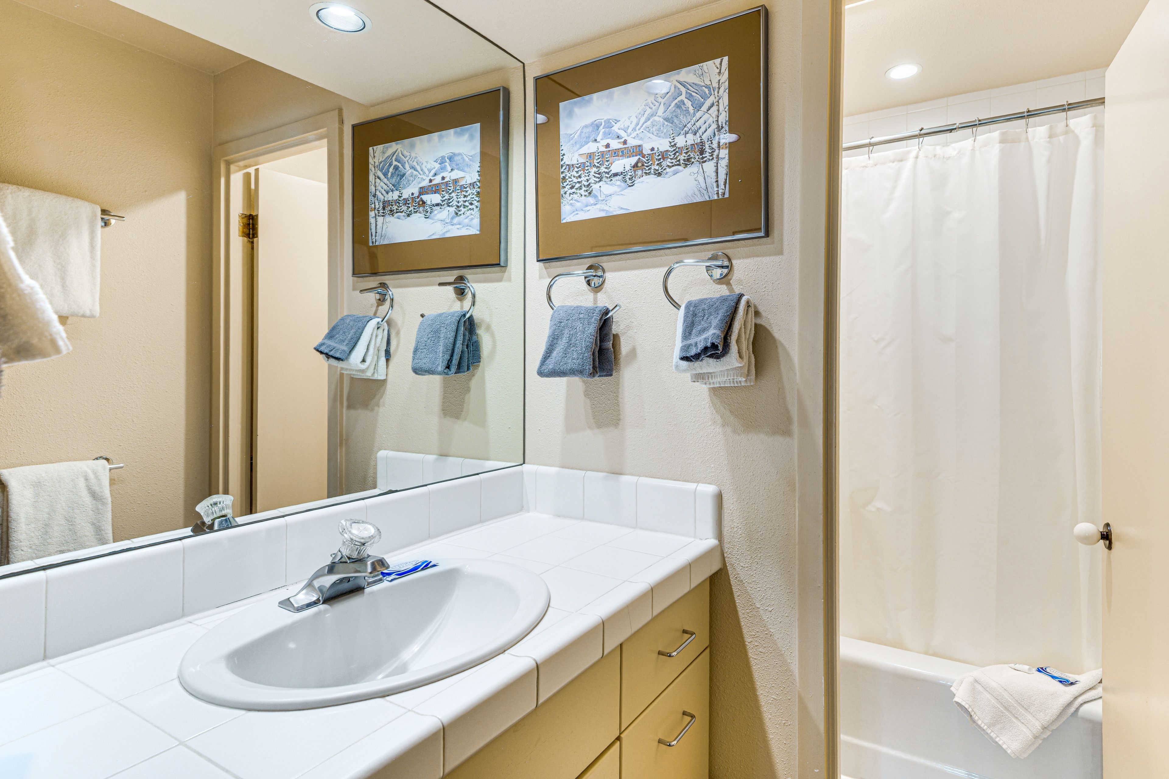 Full Bath | Towels | Hair Dryer