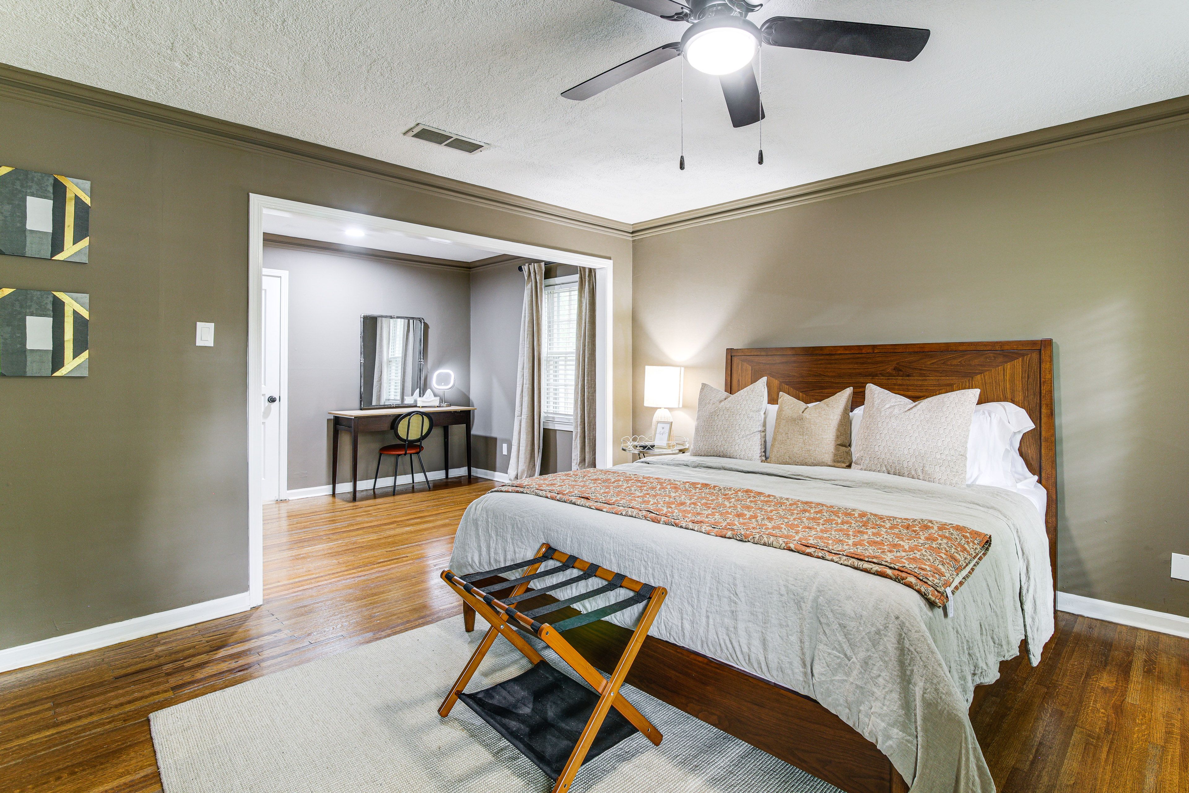 Bedroom 1 | King Bed | Linens | 1st Floor