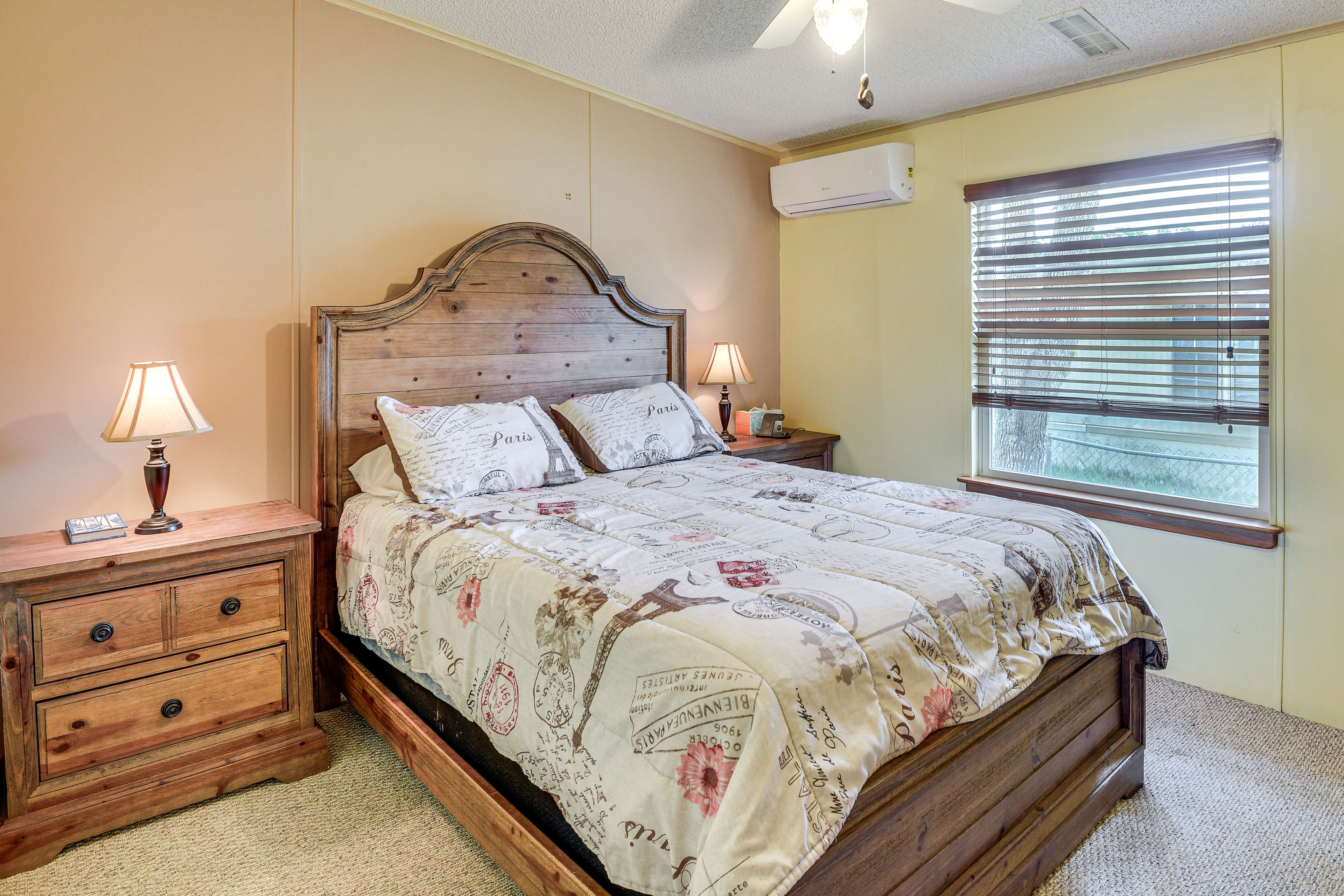 Bedroom 2 | Queen Bed