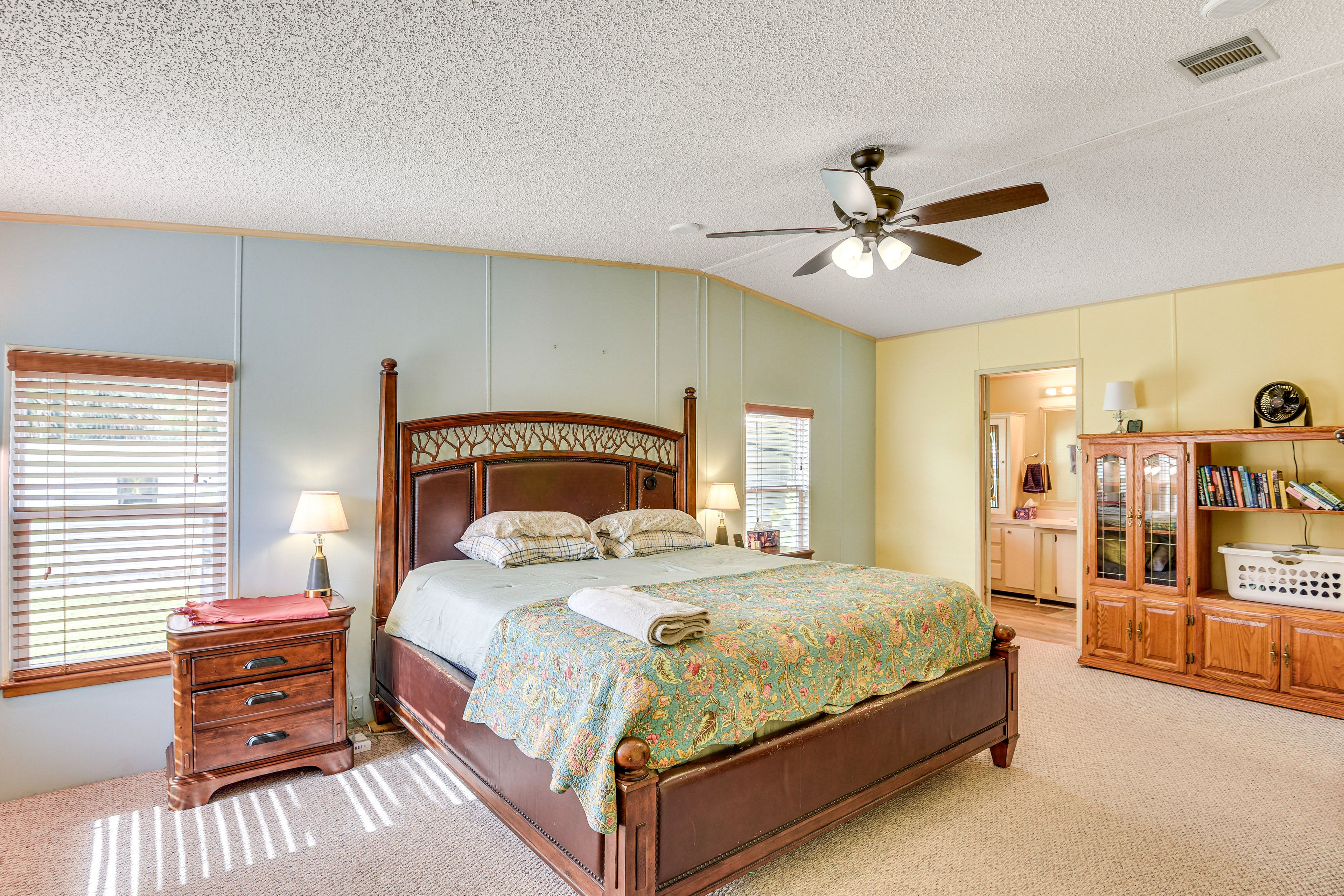 Bedroom 1 | King Bed