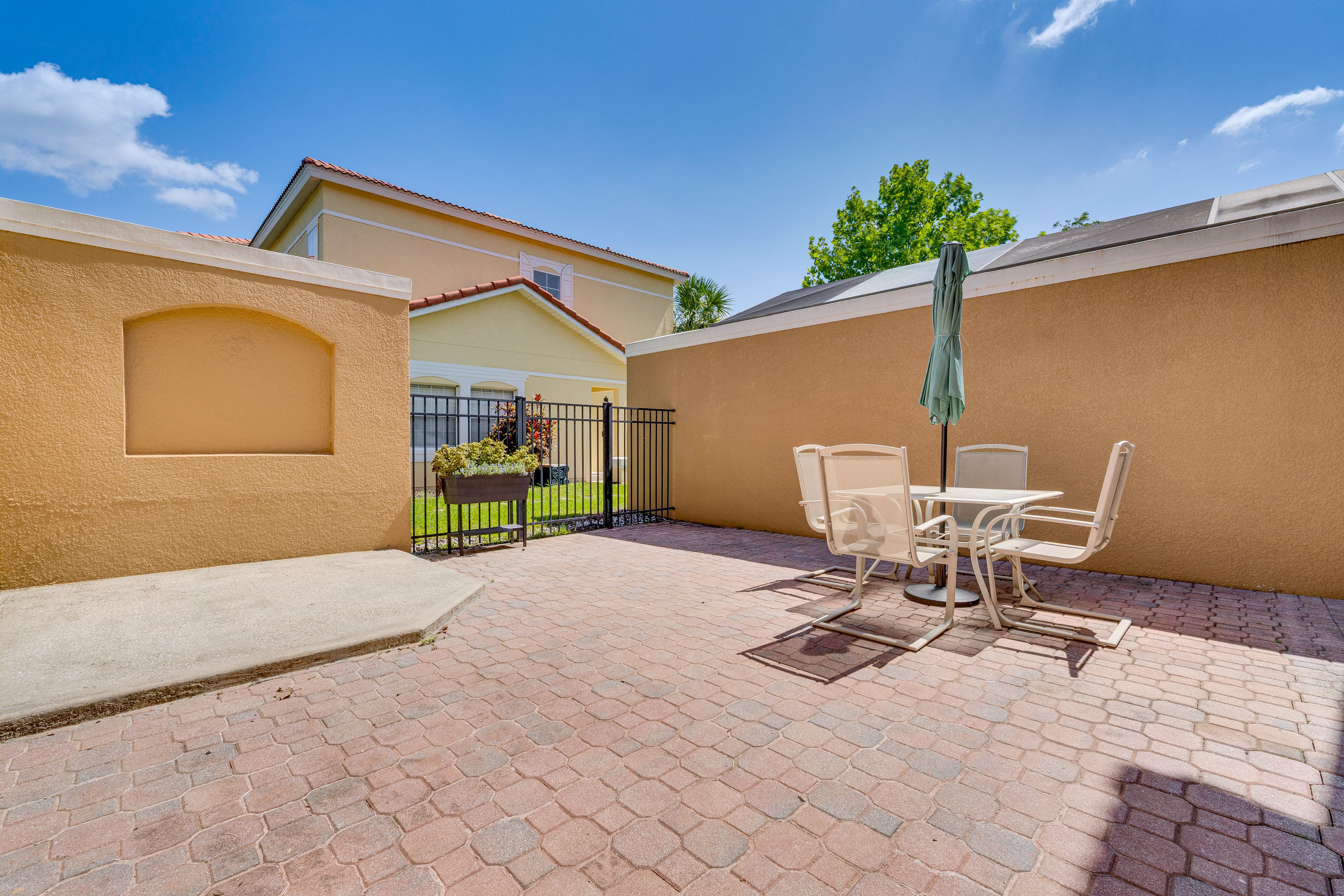 Patio | Outdoor Dining Area