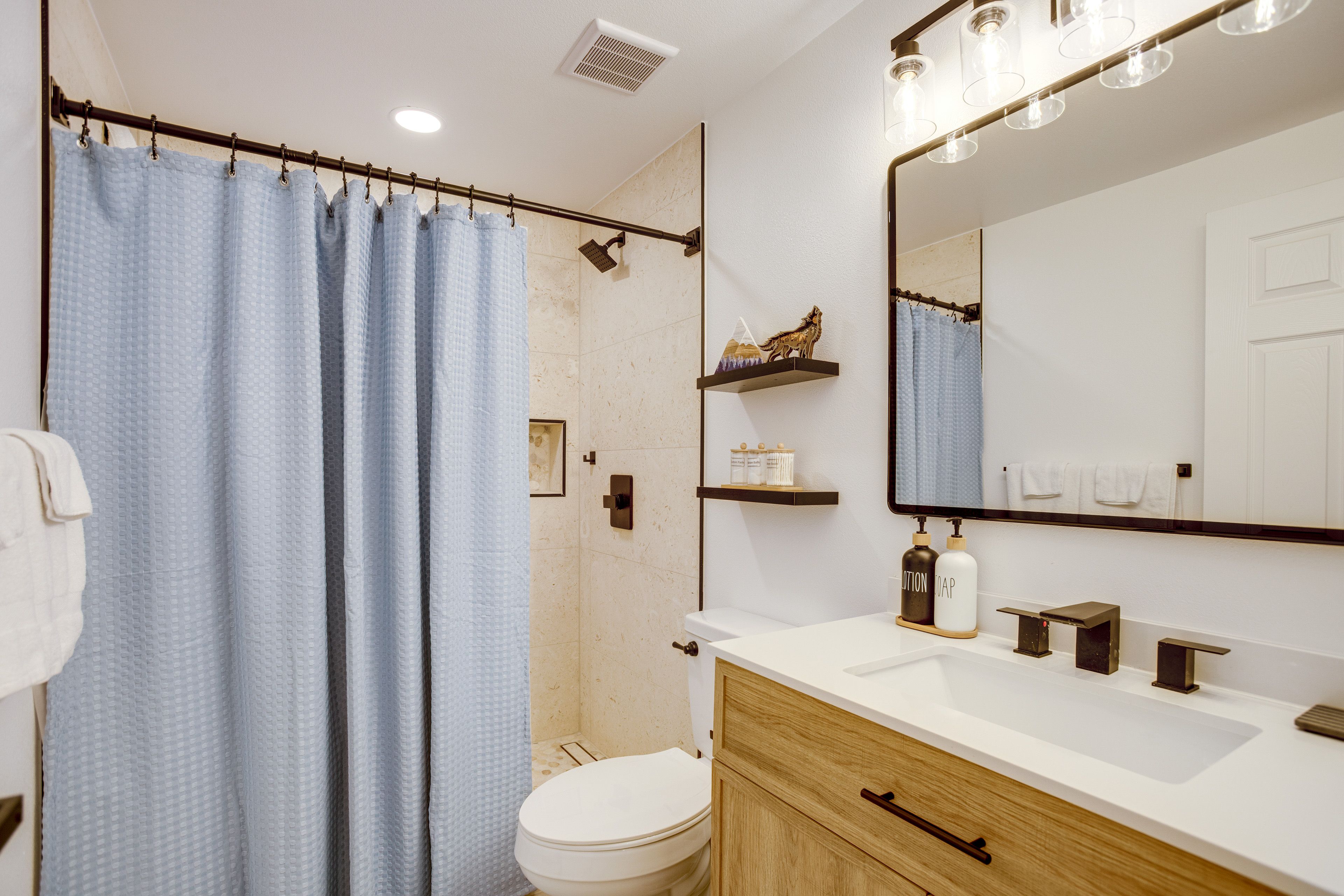 Bathroom | Lower Level | Complimentary Toiletries | Hair Dryer