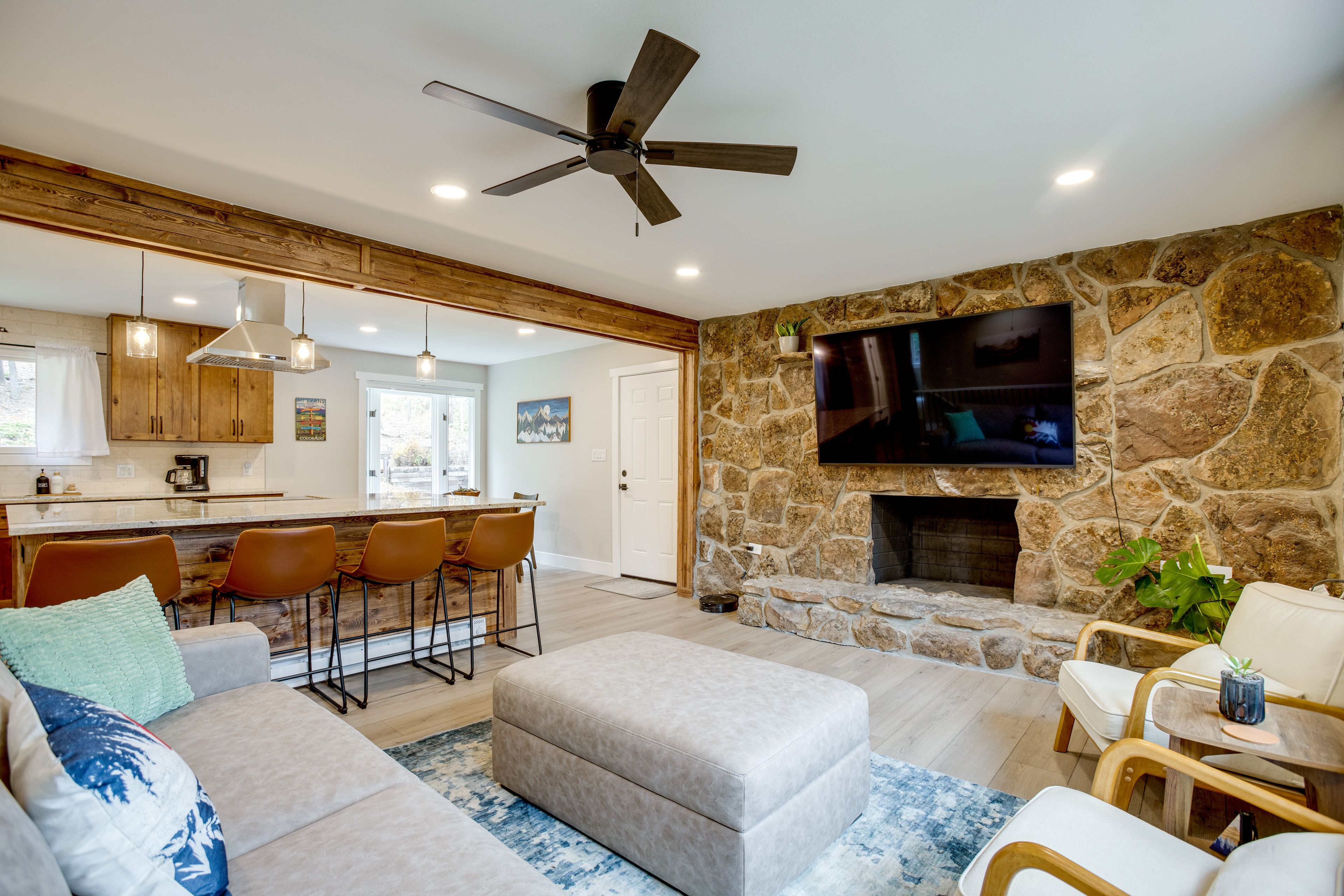 Living Room | Main Level | Smart TV | Free WiFi
