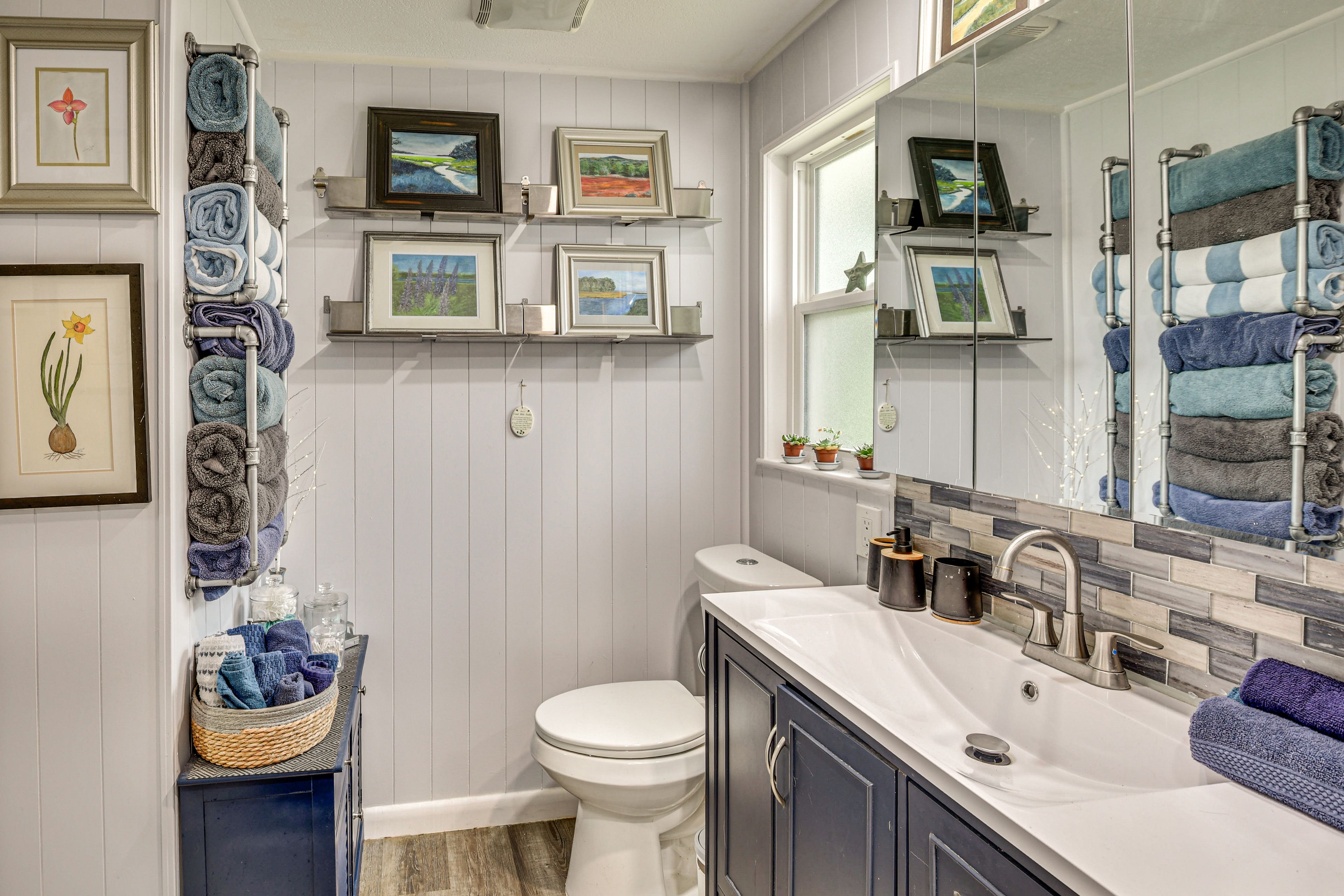 Full Bathroom | Towels & Linens Provided