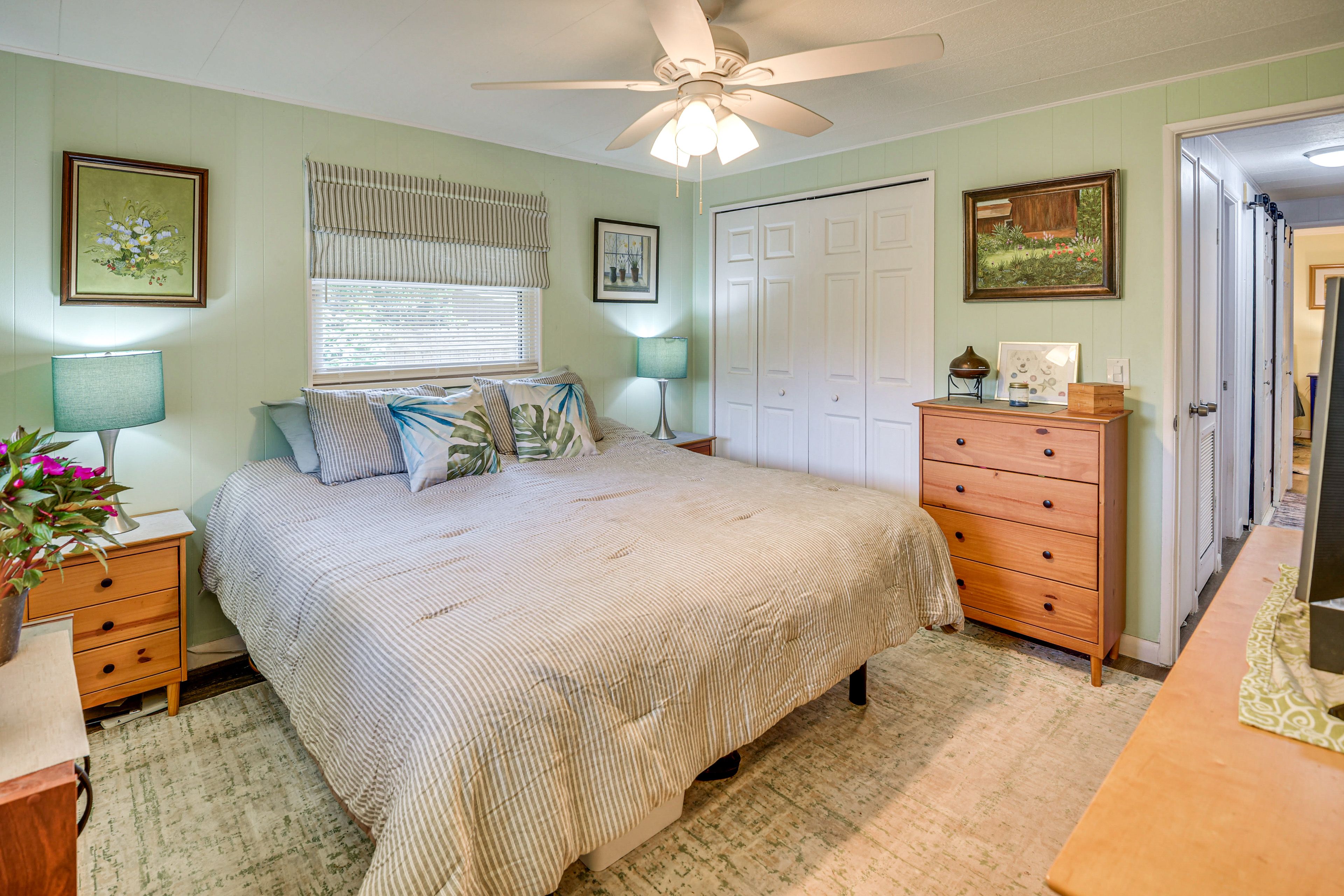 Bedroom 1 | King Bed
