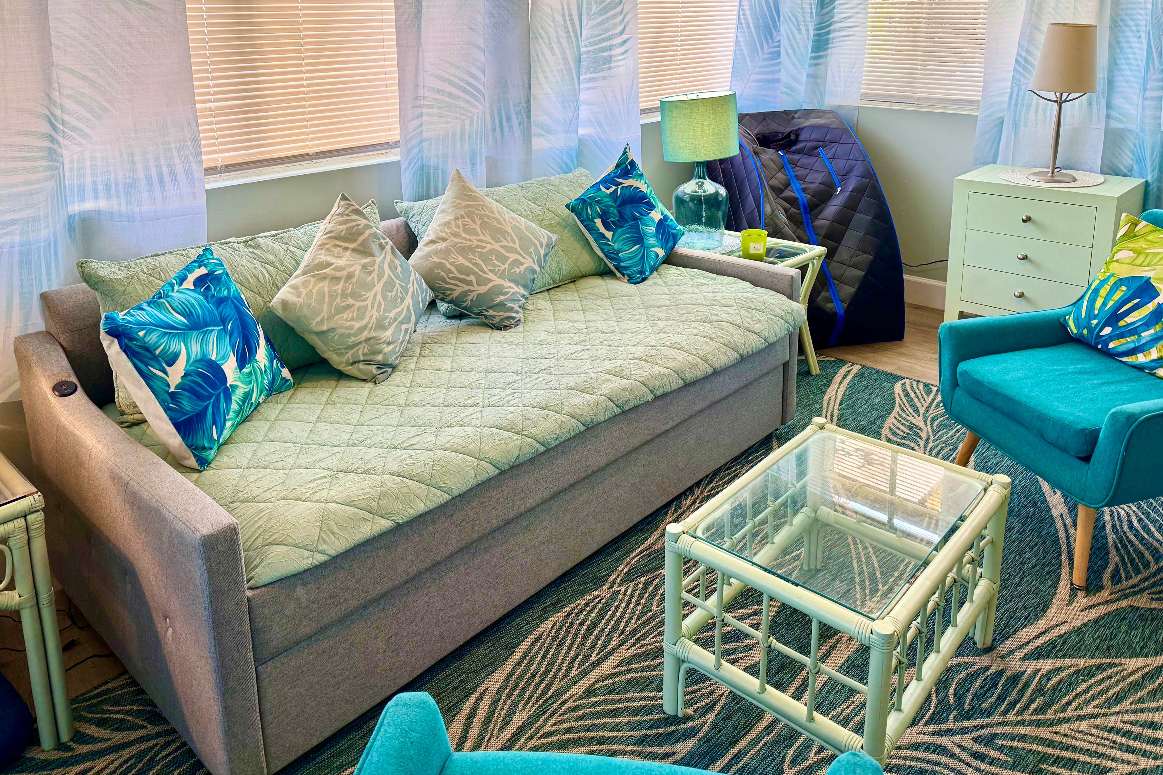 Sunroom | Twin Daybed w/ Trundle (Converts to King Bed)