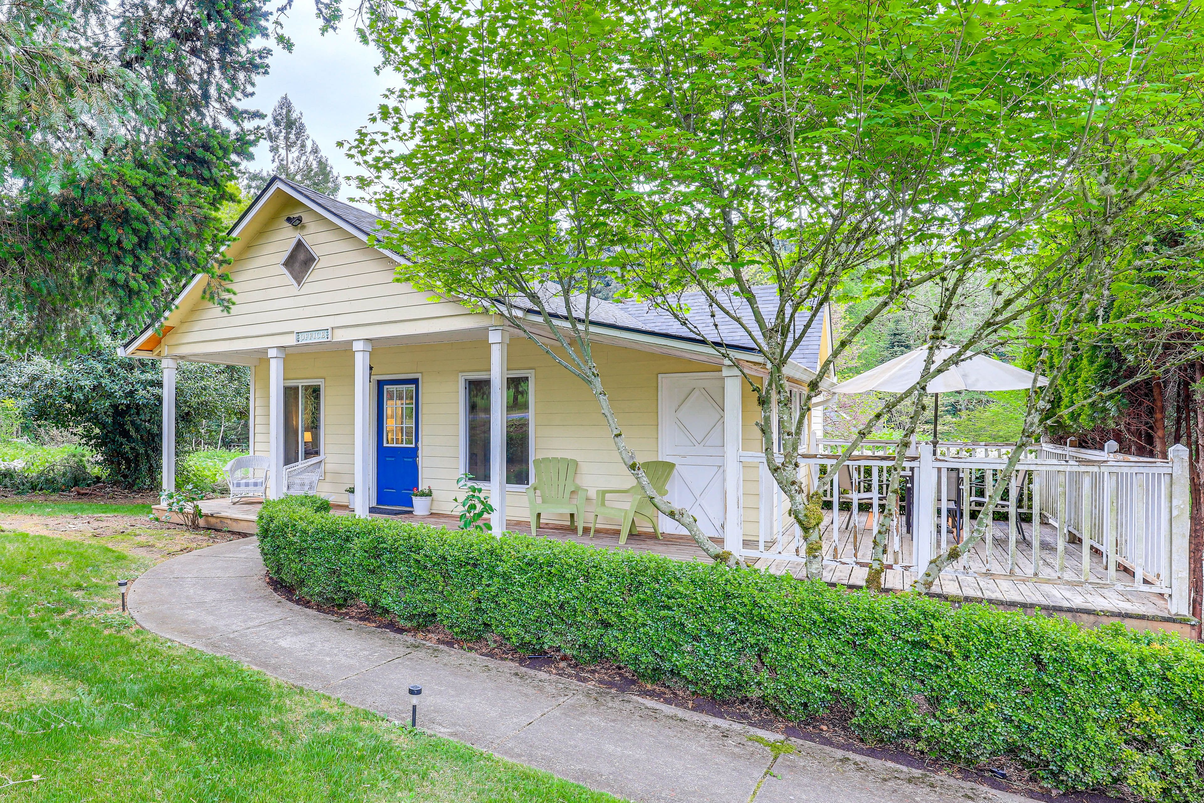 Gresham Vacation Rental | 2BR | 1BA | 1,000 Sq Ft | 1 Step to Enter