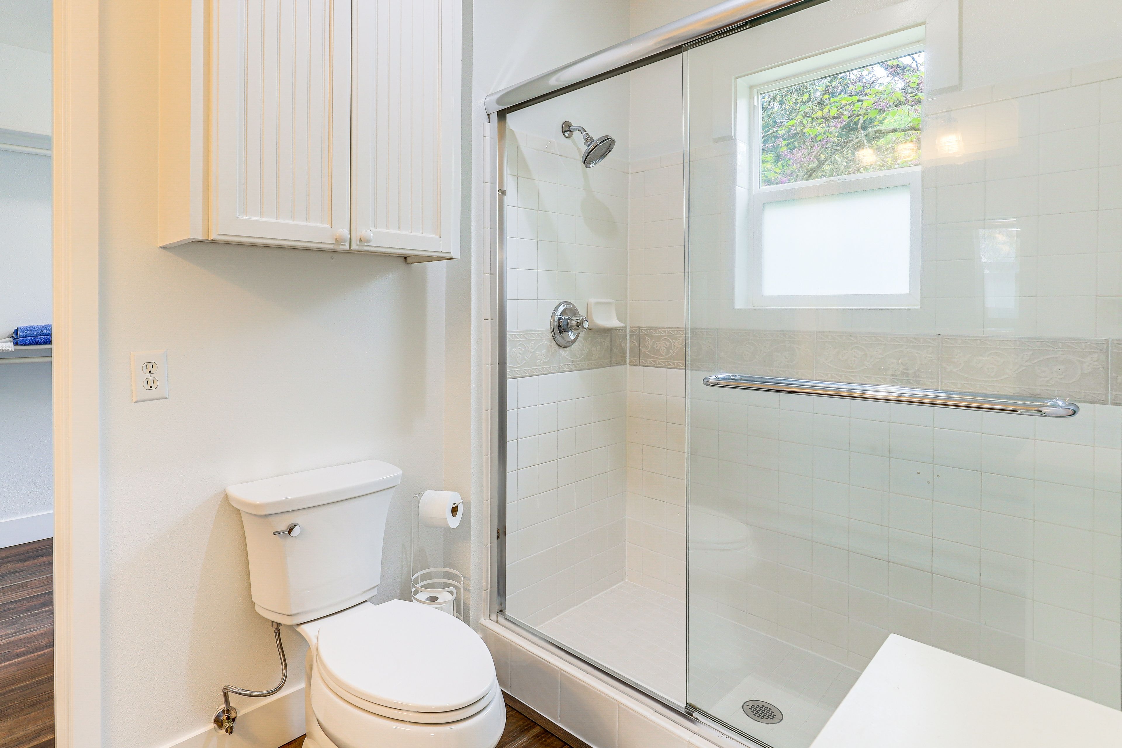 Full Bathroom | Towels Provided