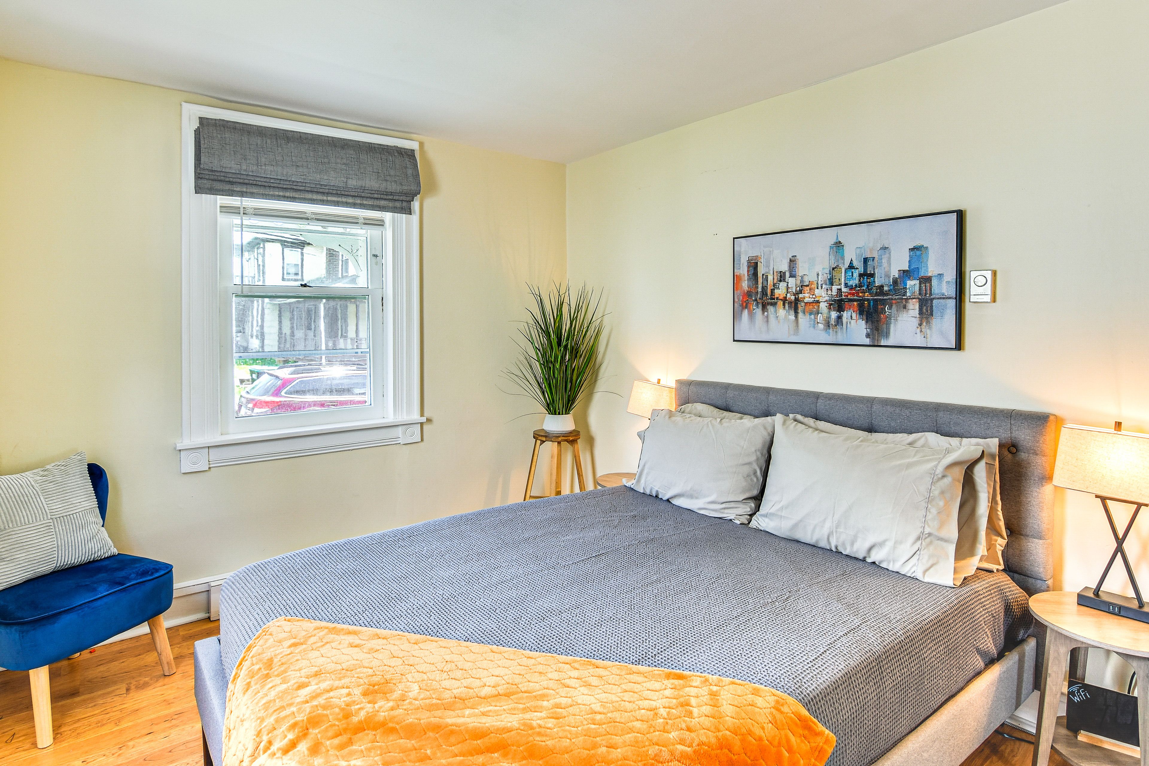 Bedroom 1 | Queen Bed