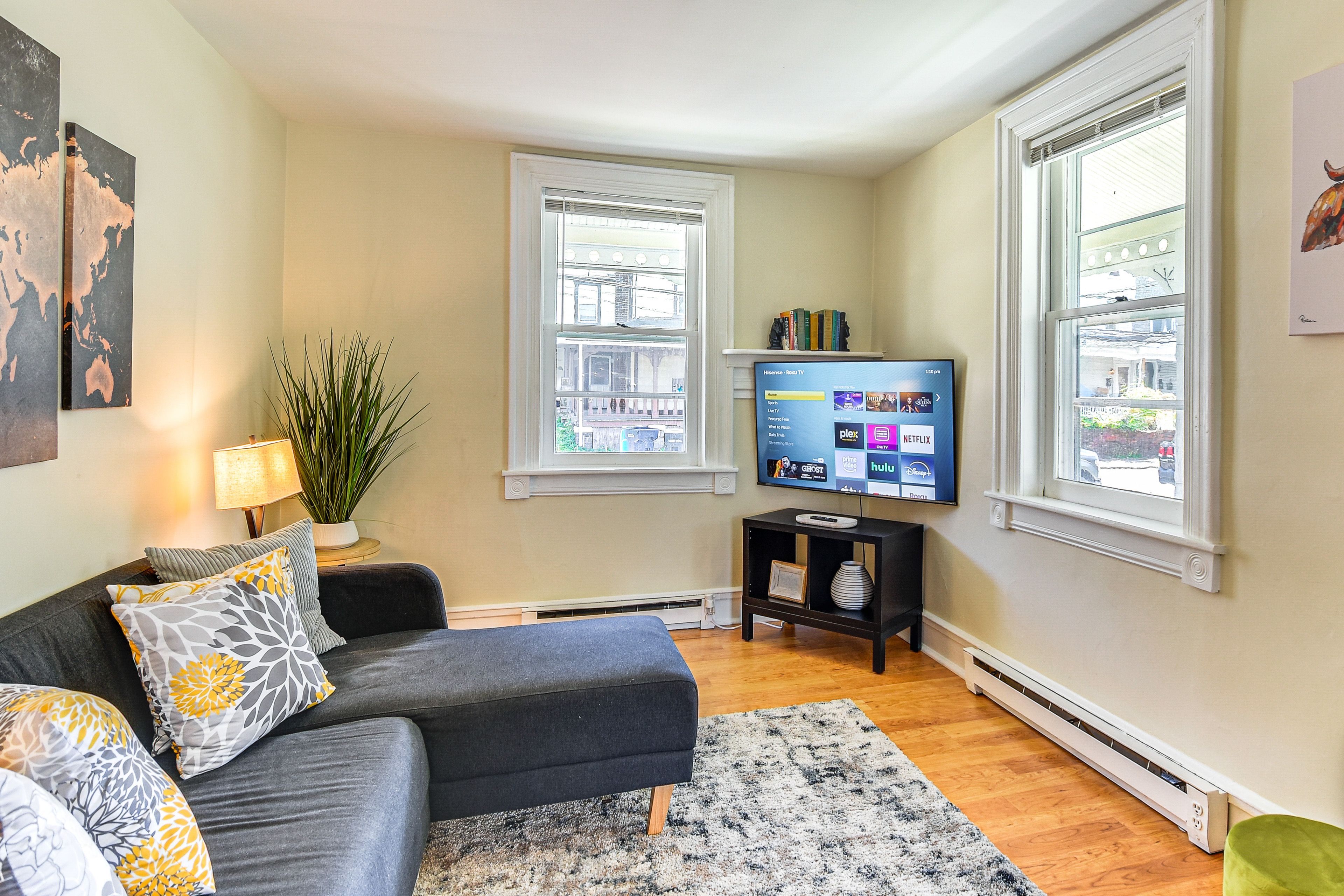 Living Room | Free WiFi | Smart TV