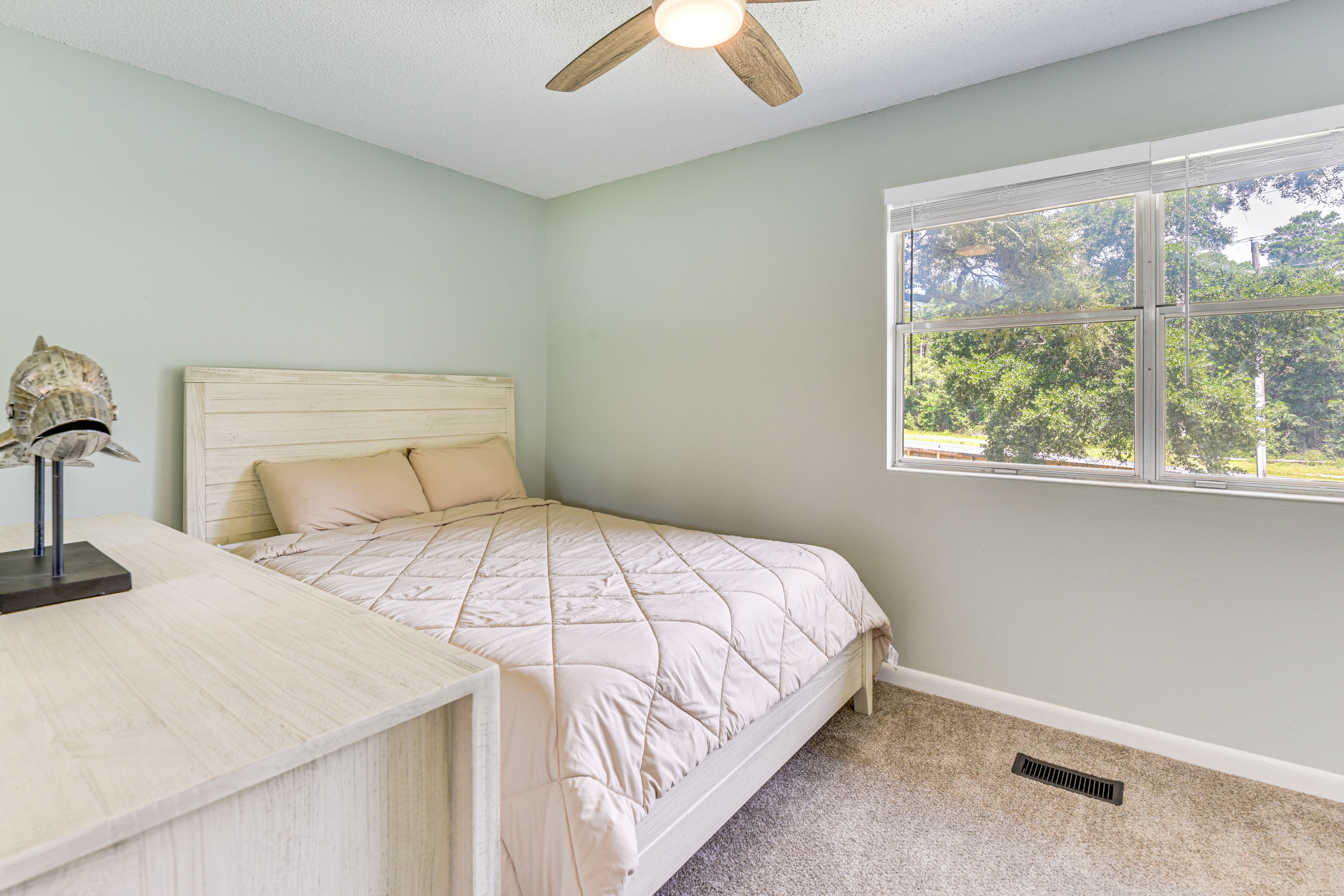 Bedroom 2 | 2nd Floor | Queen Bed