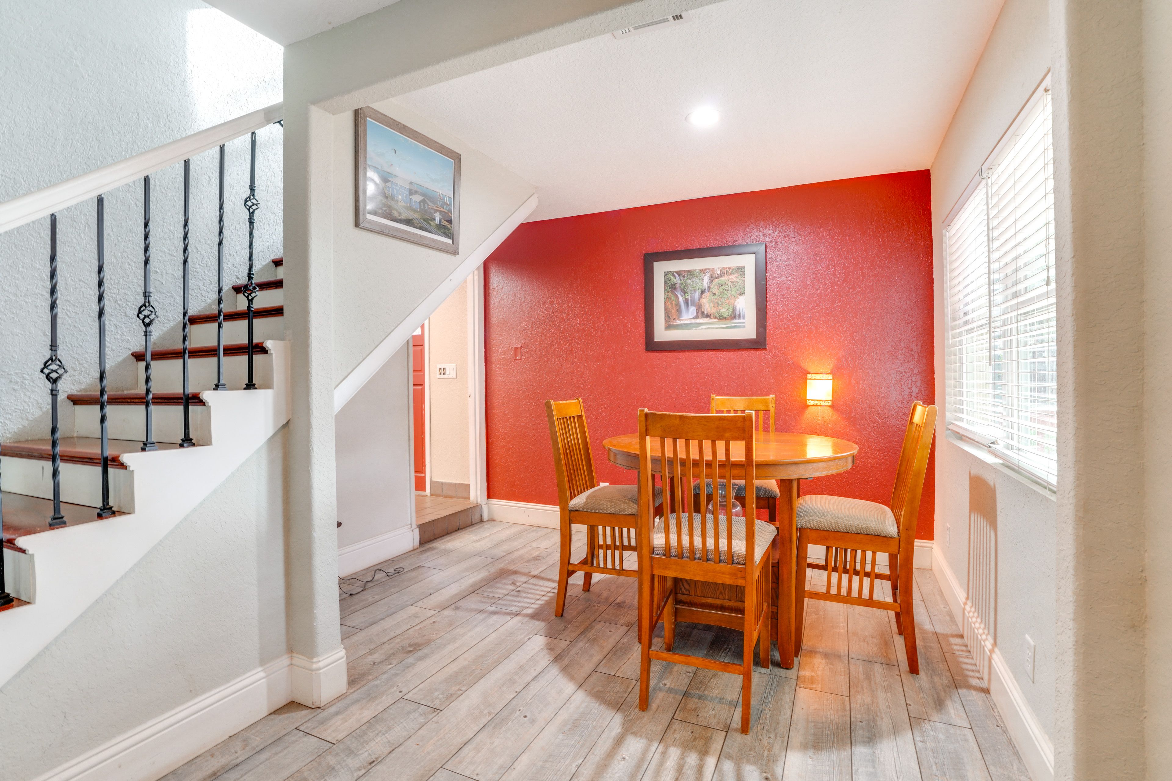 Dining Area | Dishware/Flatware Provided | 1st Floor