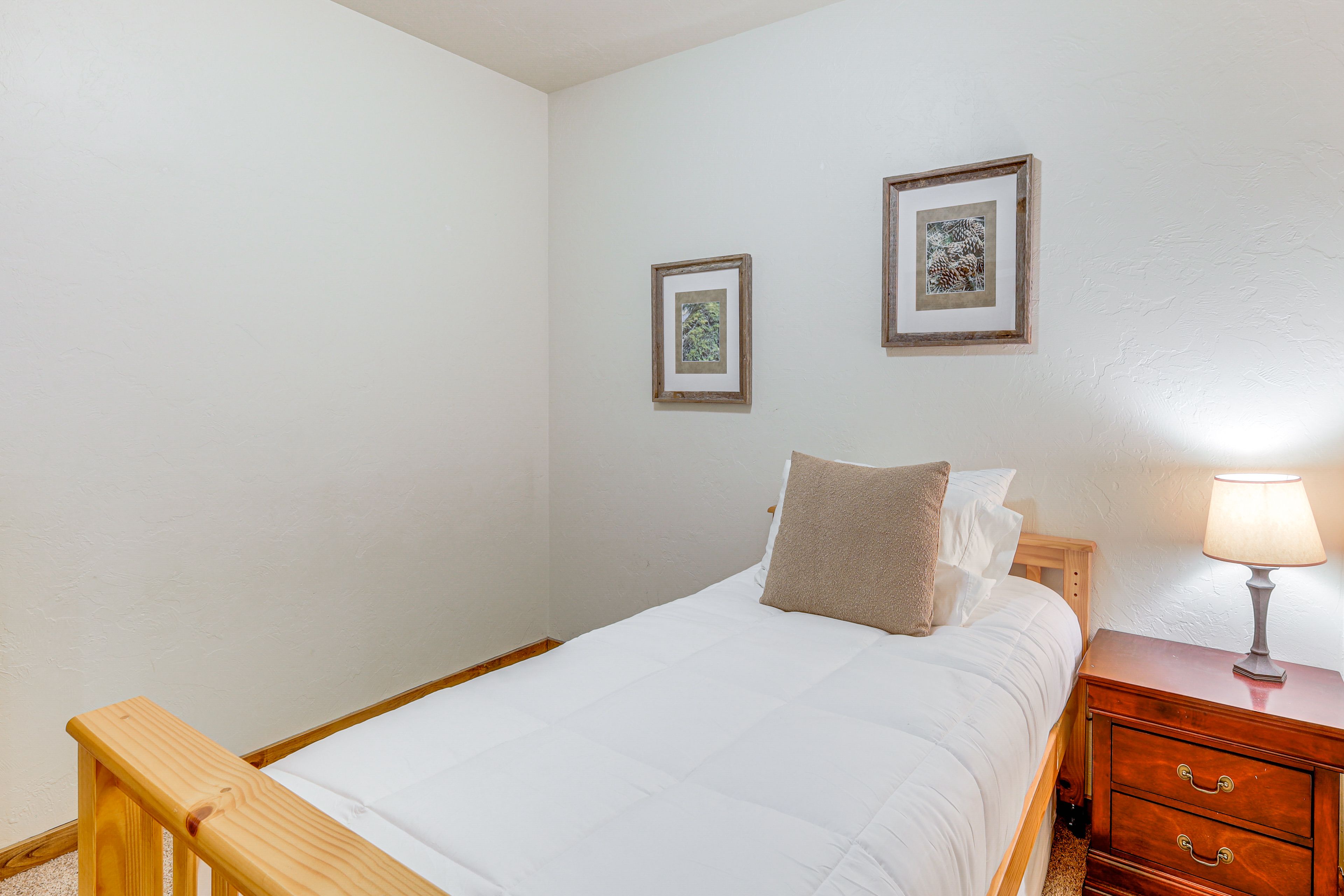 Sleeping Nook | Twin Bed w/ Twin Trundle | 1st Floor