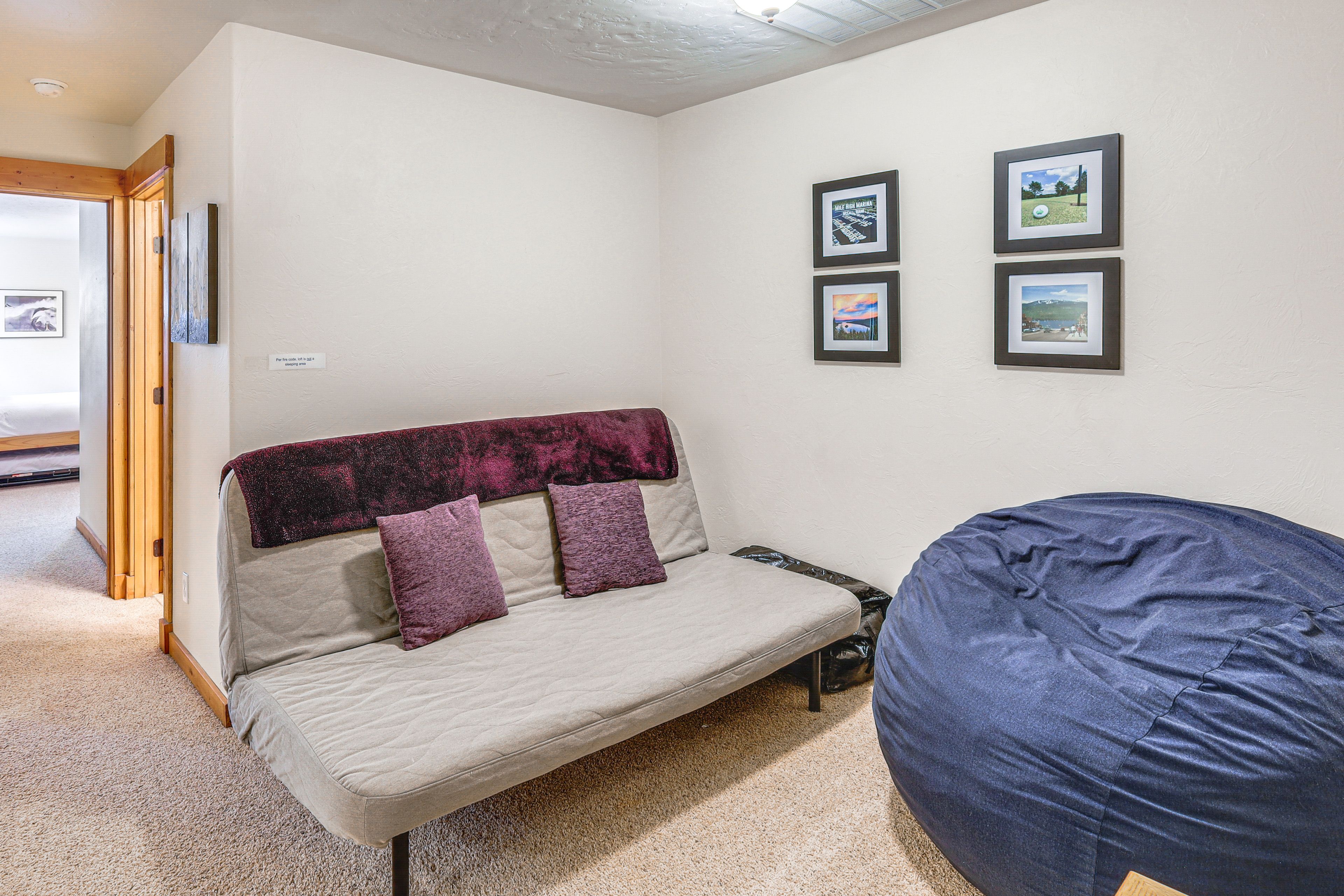 Loft | Full Futon | Smart TV | 2nd Floor