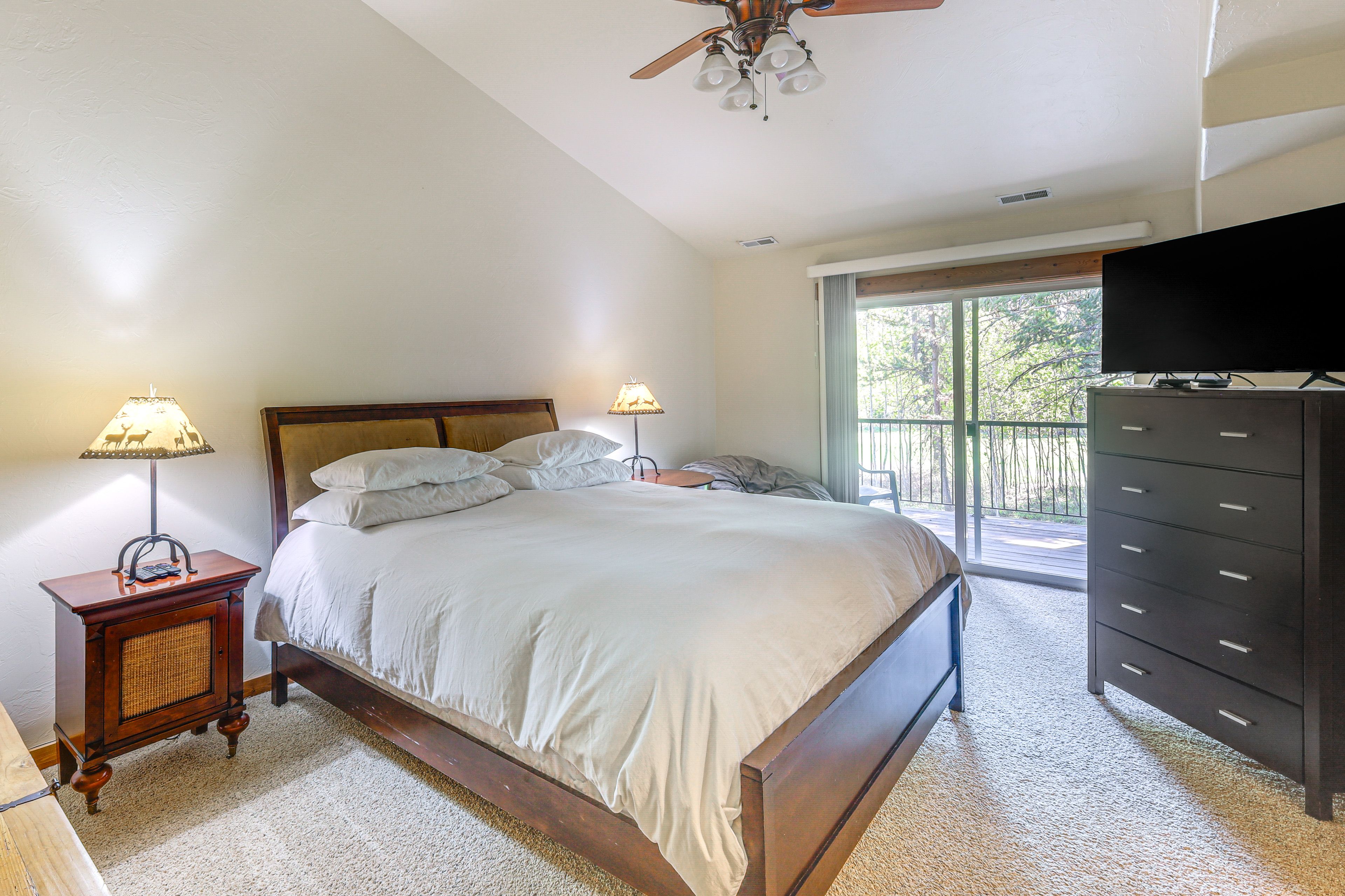 Bedroom Suite 1 | King Bed | Smart TV | 2nd Floor