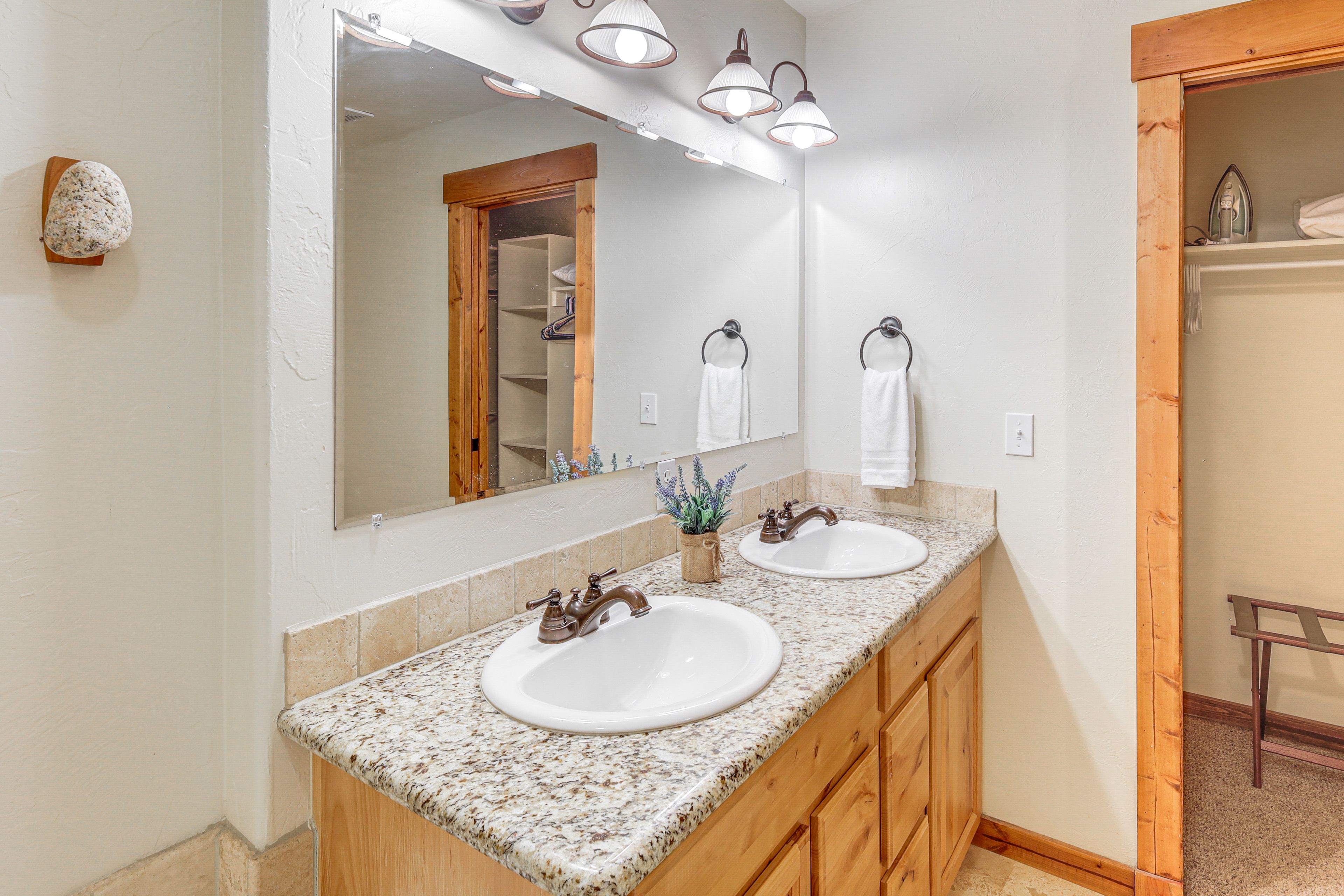 En-Suite Bathroom | Soaking Tub | Shower | 2nd Floor