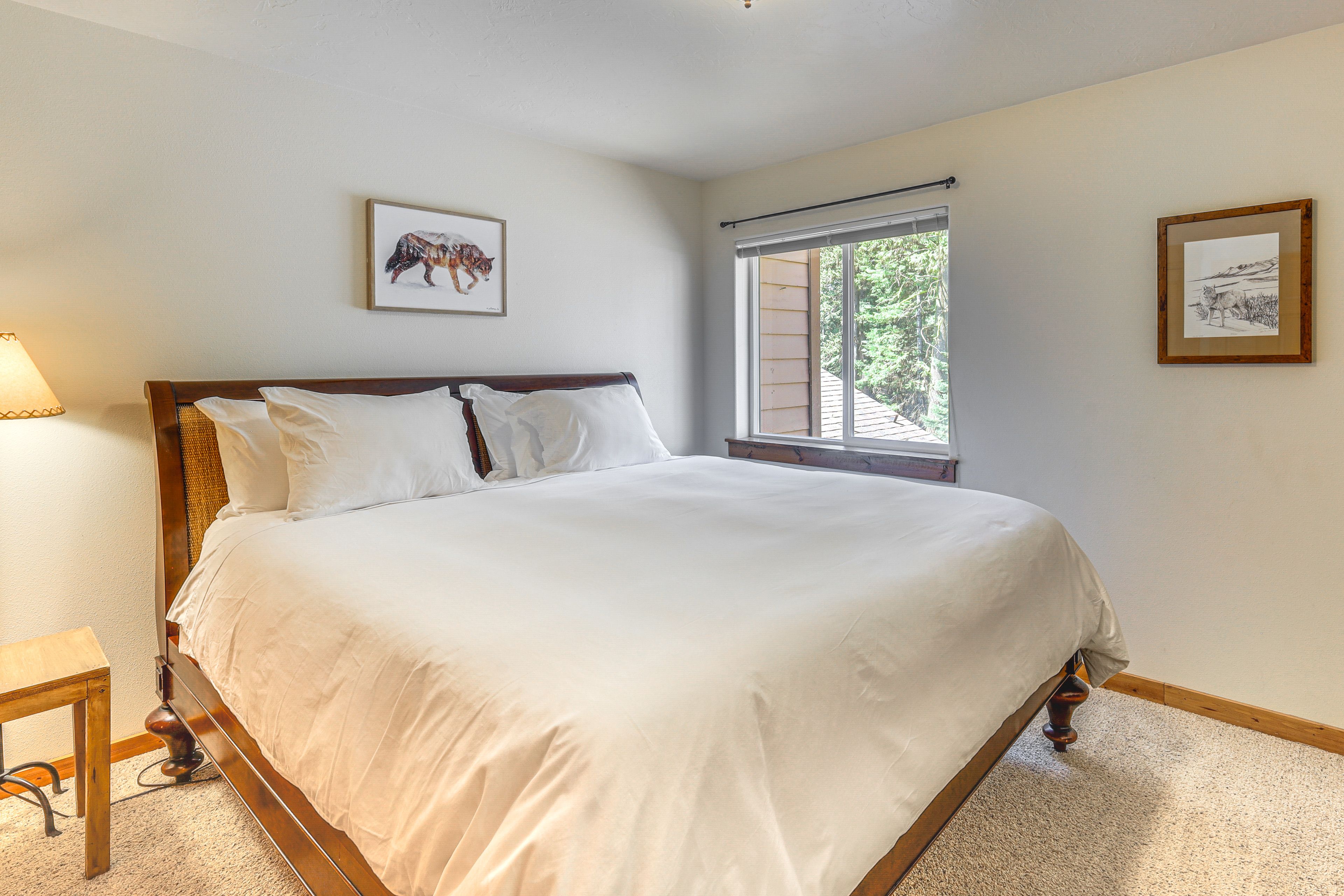 Bedroom 2 | King Bed | Smart TV | 2nd Floor