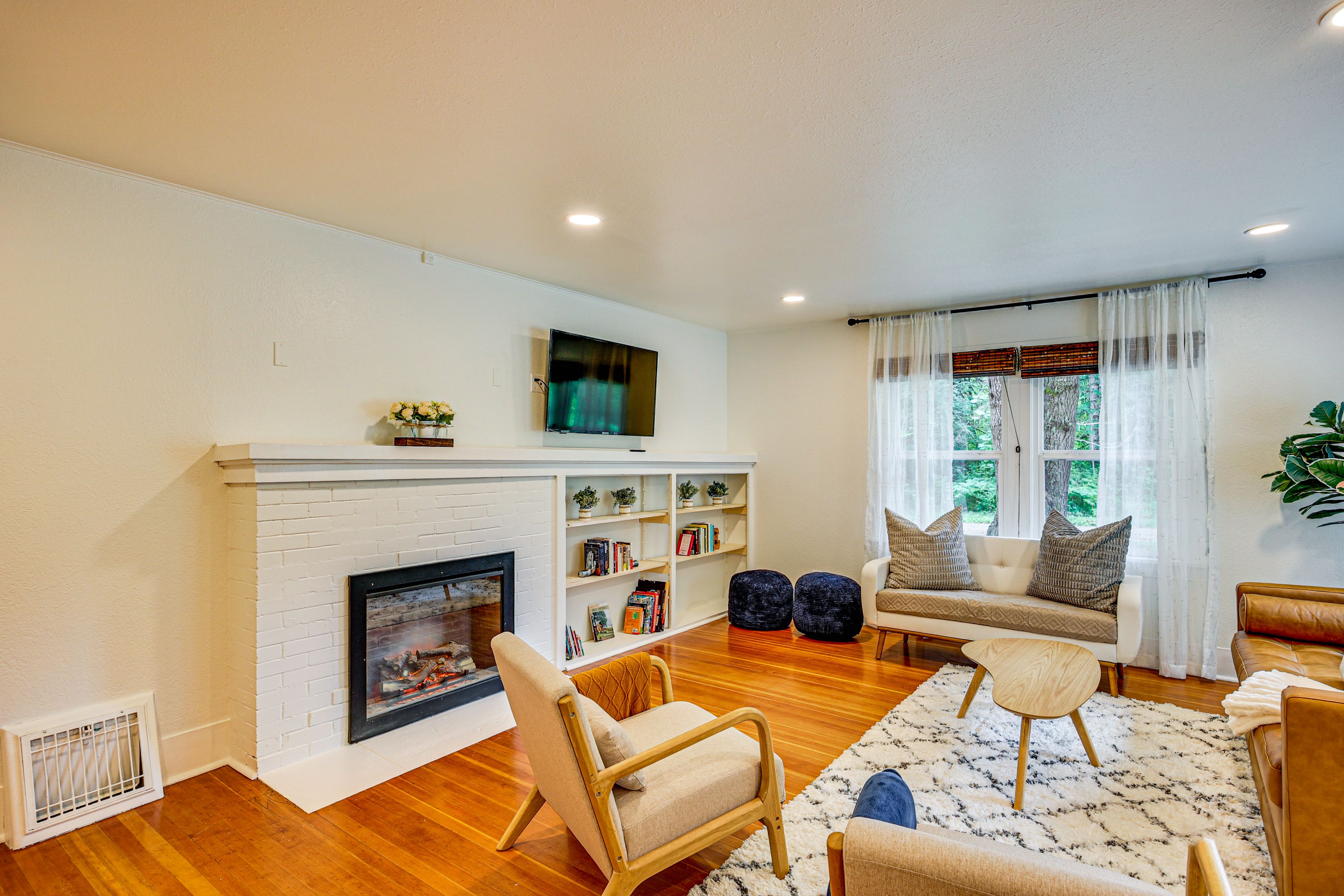 Living Room | Smart TV | Queen Sleeper Sofa | 1st Floor