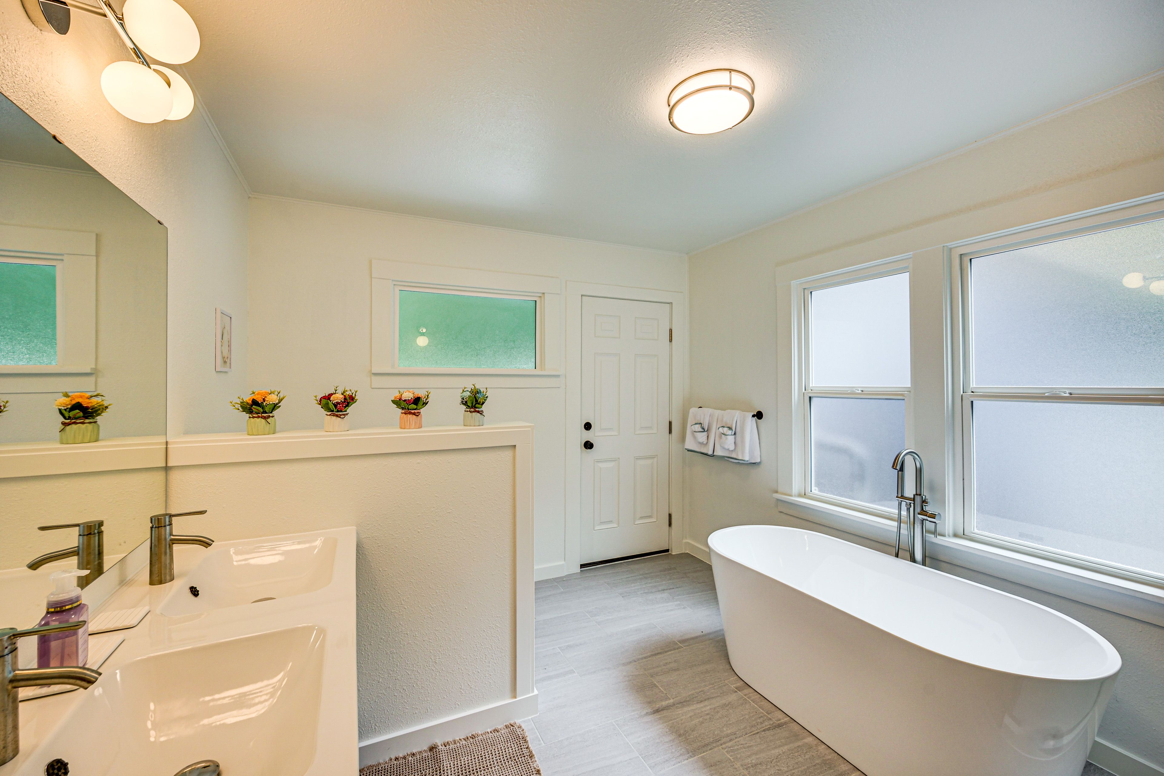 En-Suite Bathroom | Towels Provided | 1st Floor