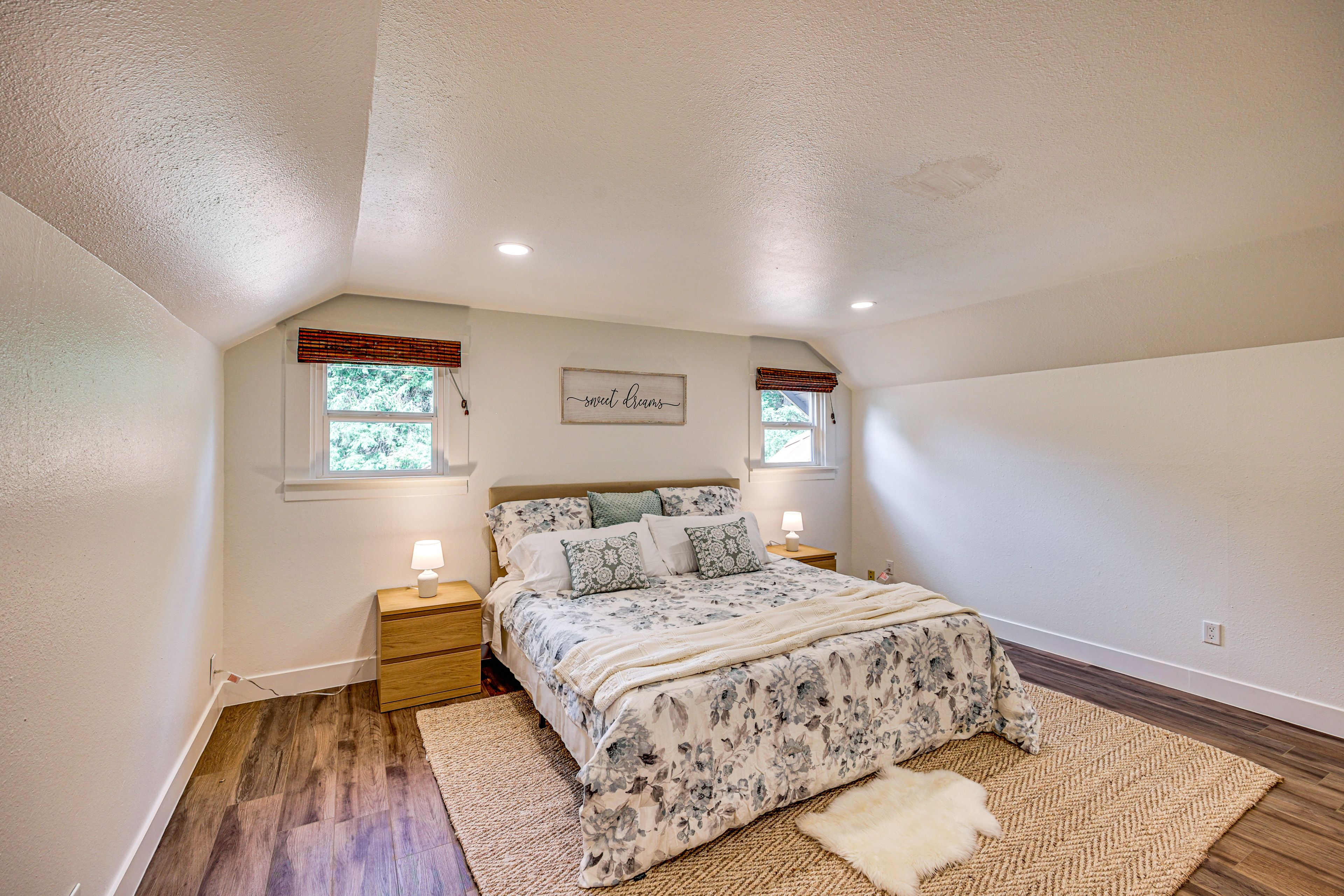 Bedroom 2 | King Bed | 2nd Floor